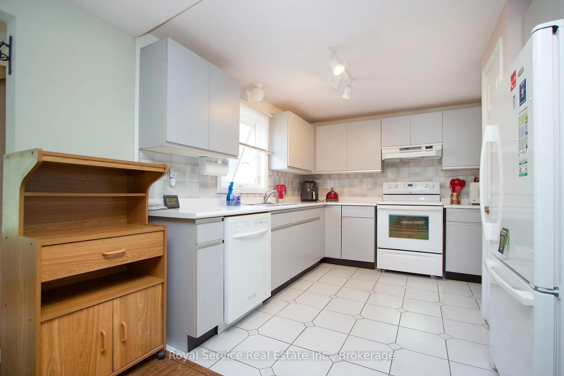 Photo 10 of 3 Fairway Drive, Clarington, Newcastle — HOMEH