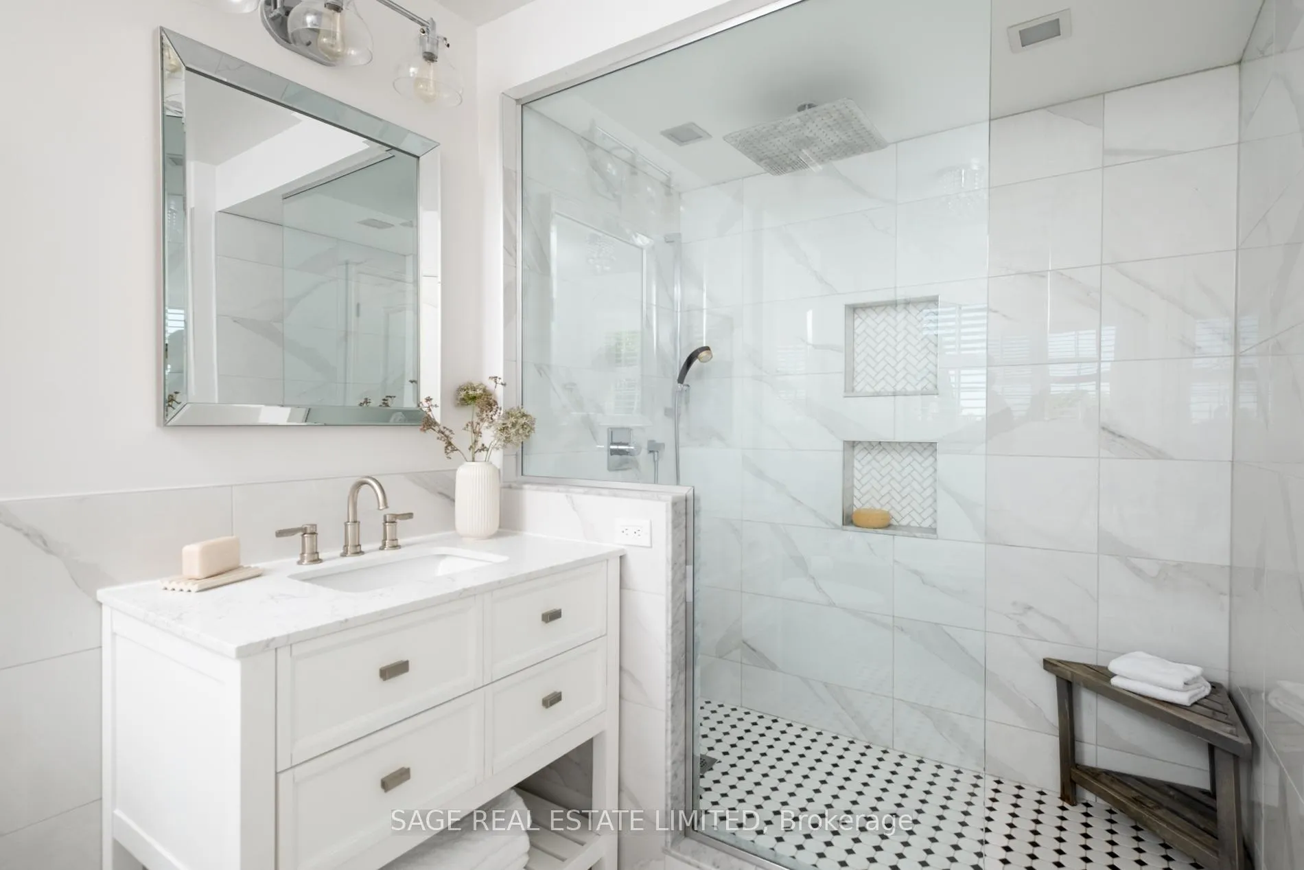 Photo 28 of 157 Delbert Circle, Whitchurch-Stouffville, Stouffville — HOMEH