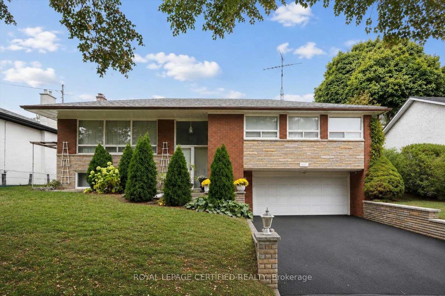 Front of 1639 Sunnycove Drive