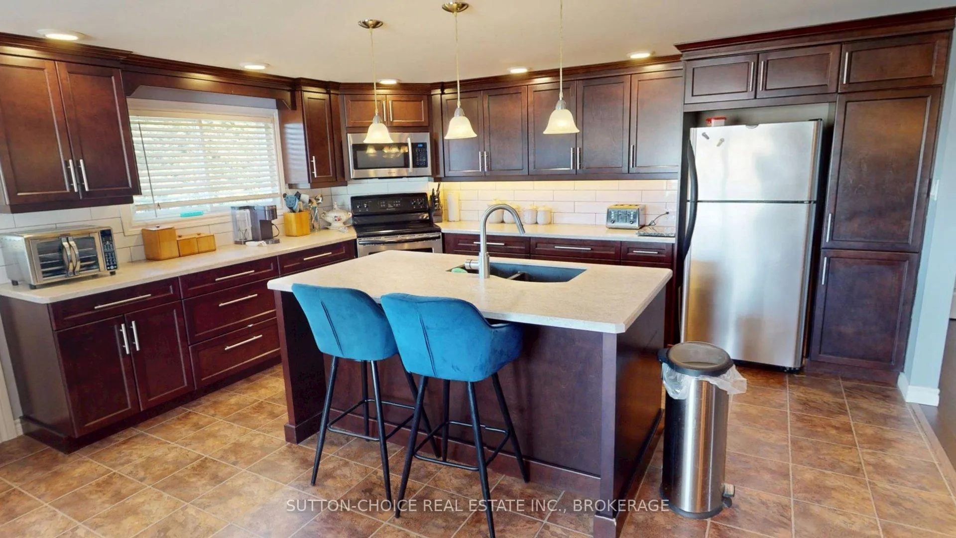 Photo 16 of 222 Yonge Street, Bonfield — HOMEH