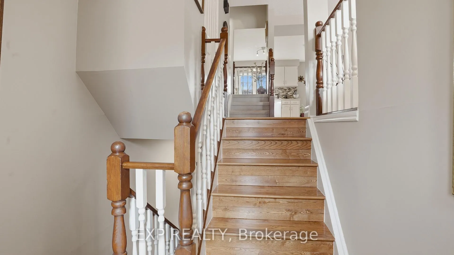 Photo 3 of Unit 14, 178 Scott Street, St. Catharines, Fairview — HOMEH