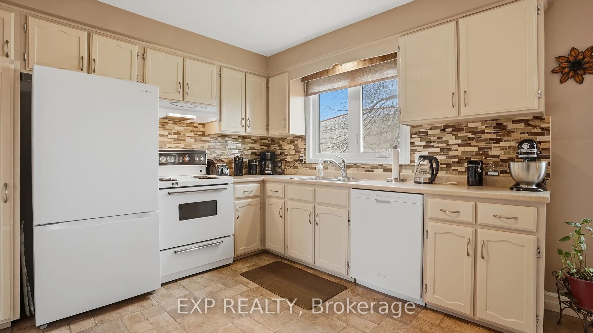 Photo 11 of Unit 14, 178 Scott Street, St. Catharines, Fairview — HOMEH