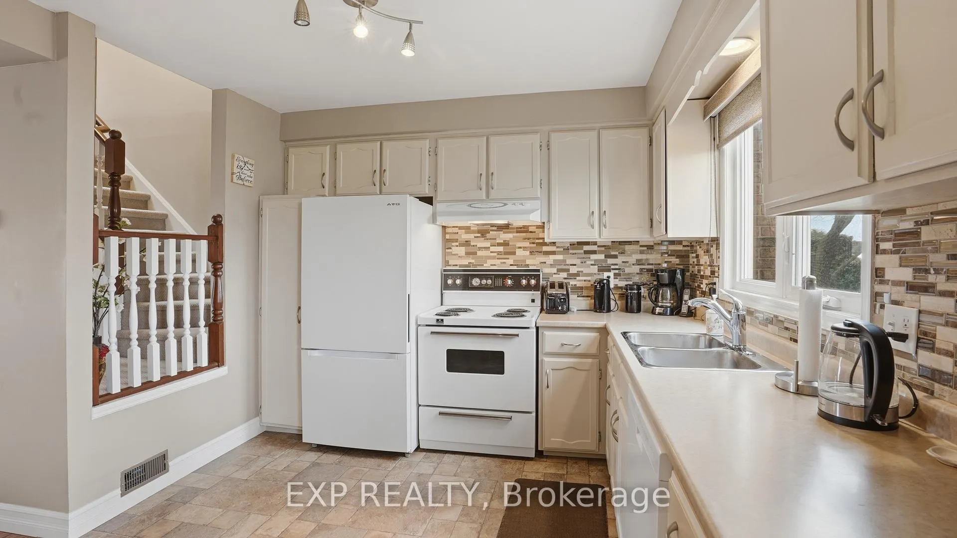 Photo 12 of Unit 14, 178 Scott Street, St. Catharines, Fairview — HOMEH