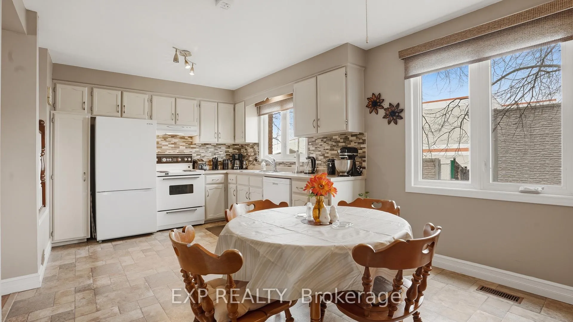 Photo 15 of Unit 14, 178 Scott Street, St. Catharines, Fairview — HOMEH