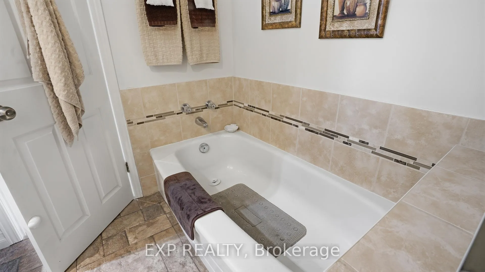 Photo 23 of Unit 14, 178 Scott Street, St. Catharines, Fairview — HOMEH