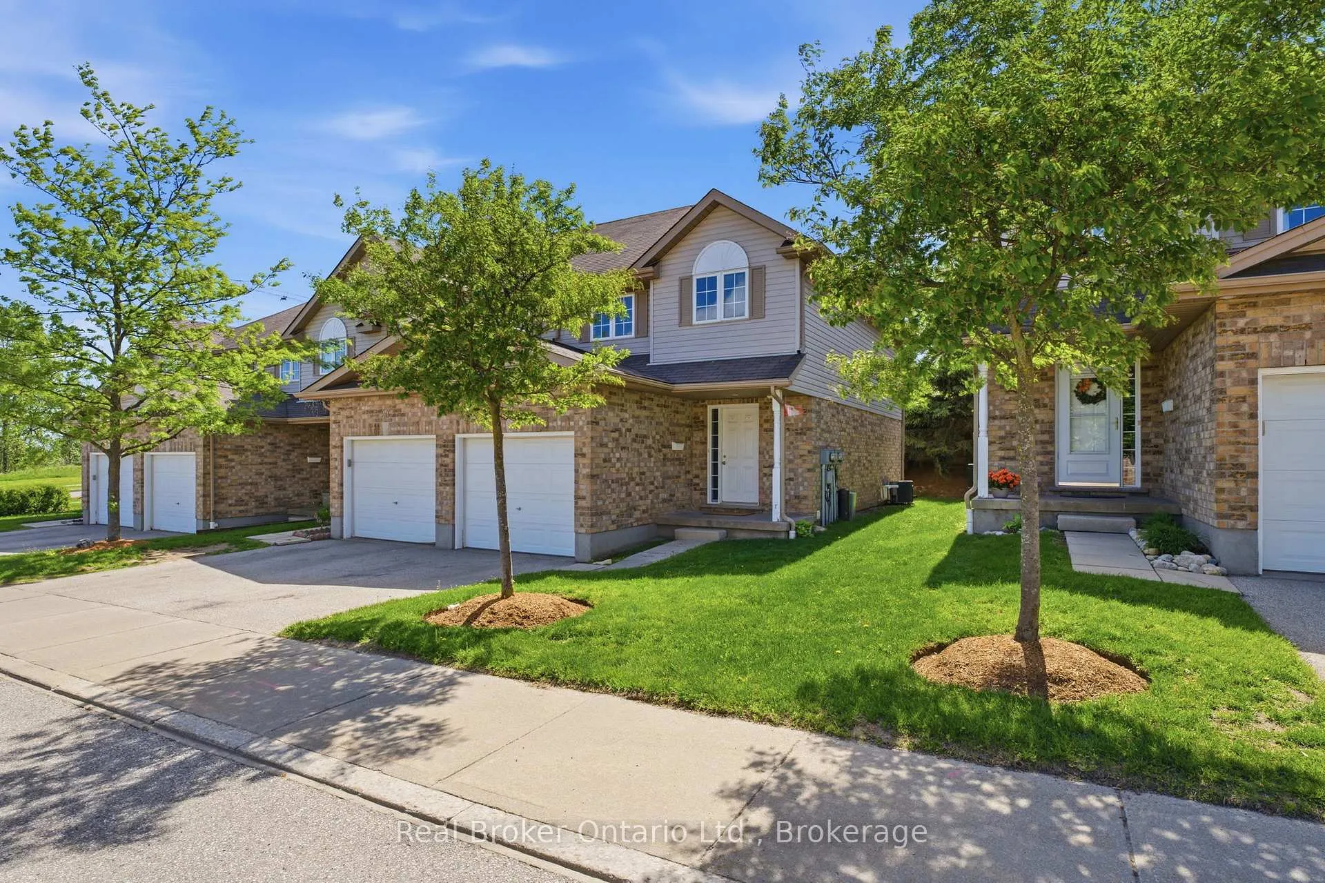 Photo 2 of Unit 19, 10 Fallowfield Drive, Kitchener, Country Hills East — HOMEH
