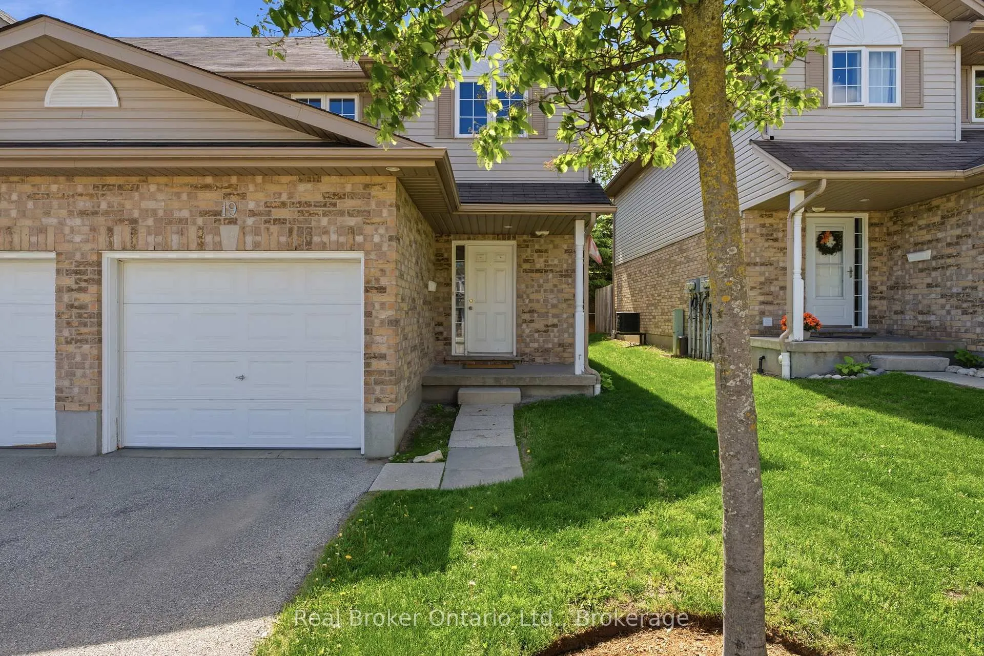 Photo 3 of Unit 19, 10 Fallowfield Drive, Kitchener, Country Hills East — HOMEH