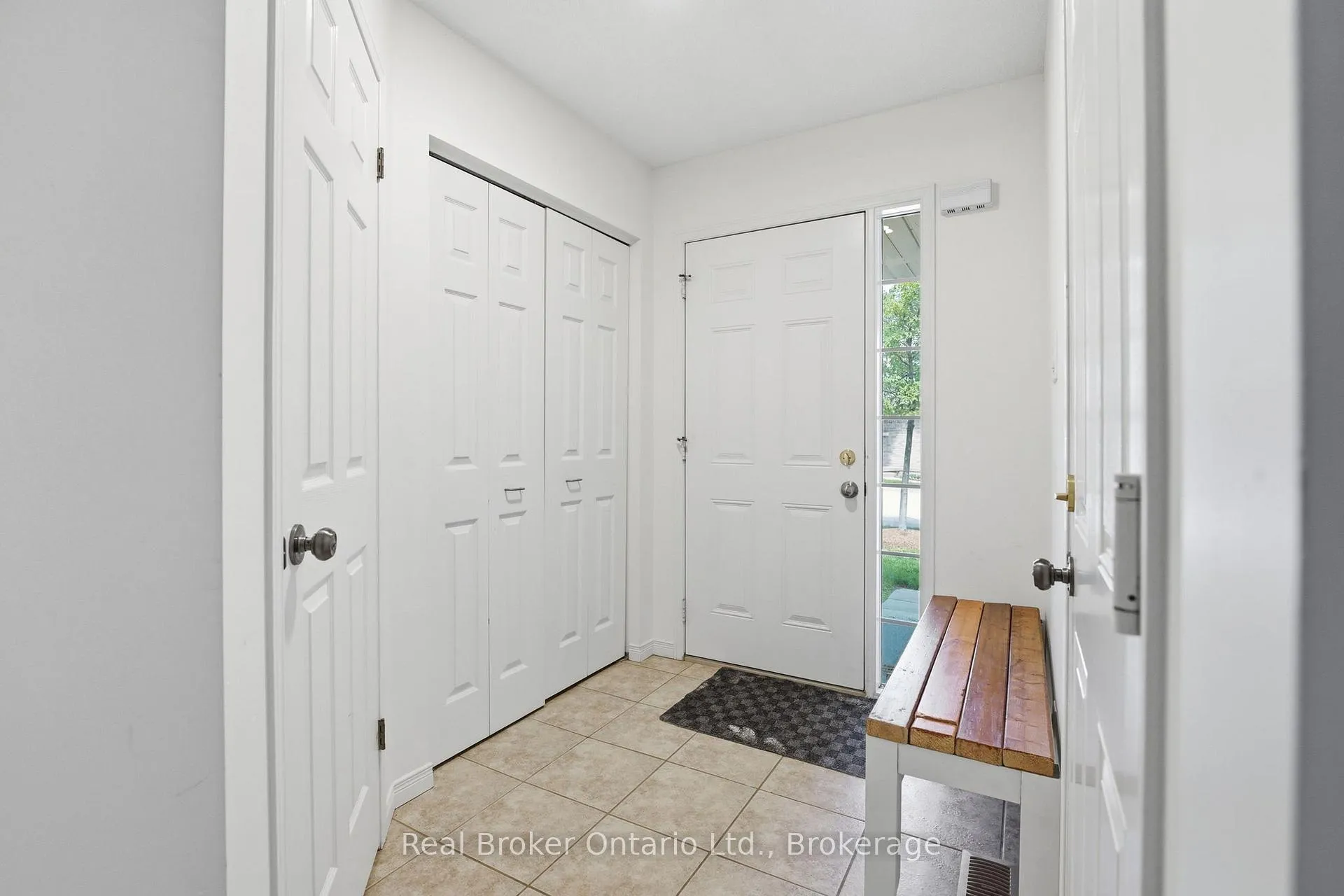 Photo 4 of Unit 19, 10 Fallowfield Drive, Kitchener, Country Hills East — HOMEH