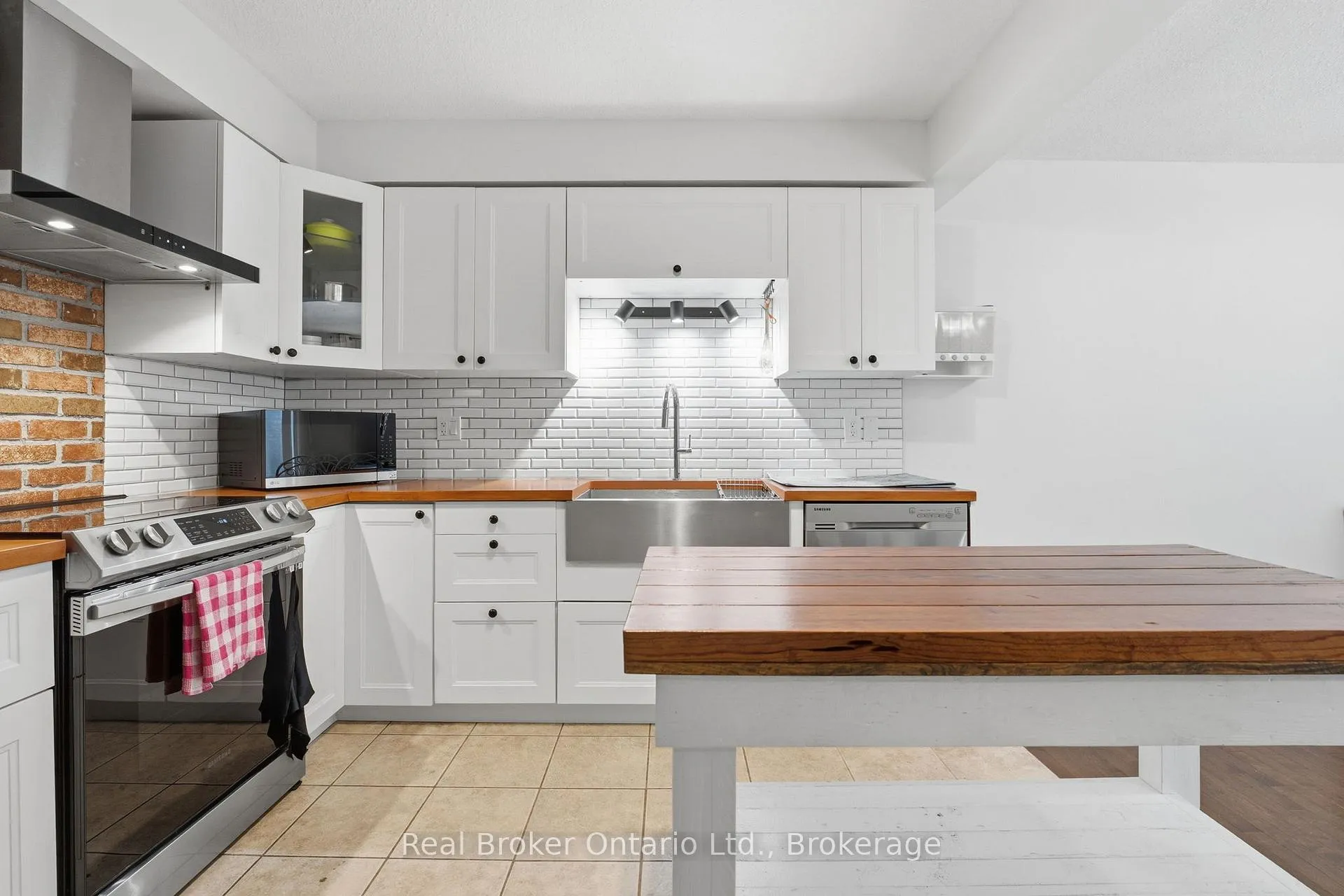 Photo 7 of Unit 19, 10 Fallowfield Drive, Kitchener, Country Hills East — HOMEH