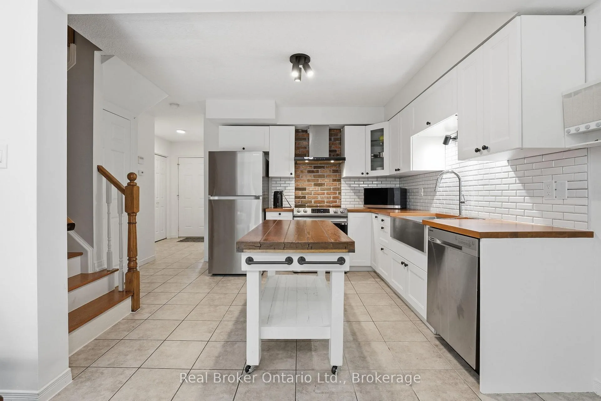 Photo 8 of Unit 19, 10 Fallowfield Drive, Kitchener, Country Hills East — HOMEH