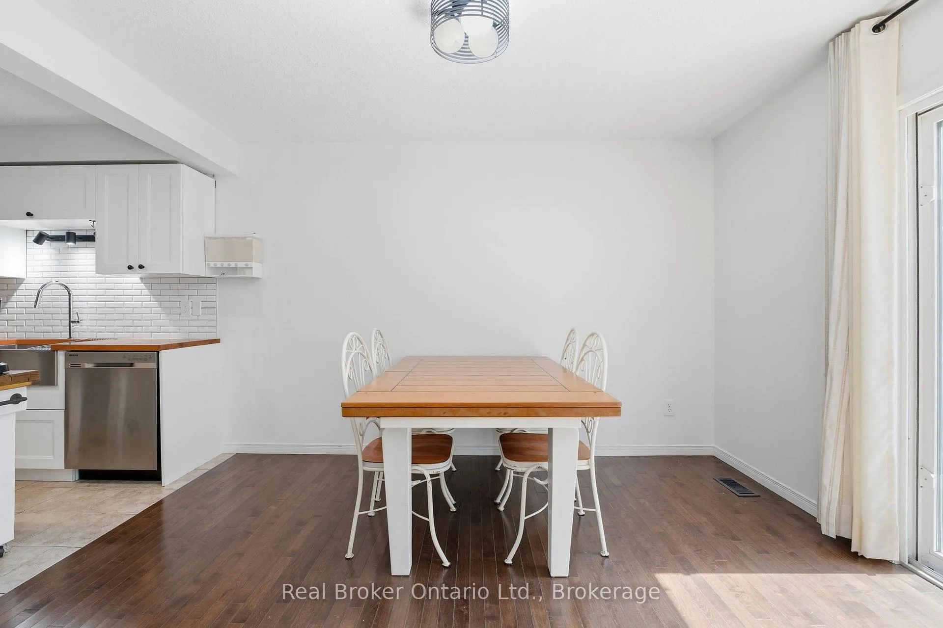 Photo 11 of Unit 19, 10 Fallowfield Drive, Kitchener, Country Hills East — HOMEH