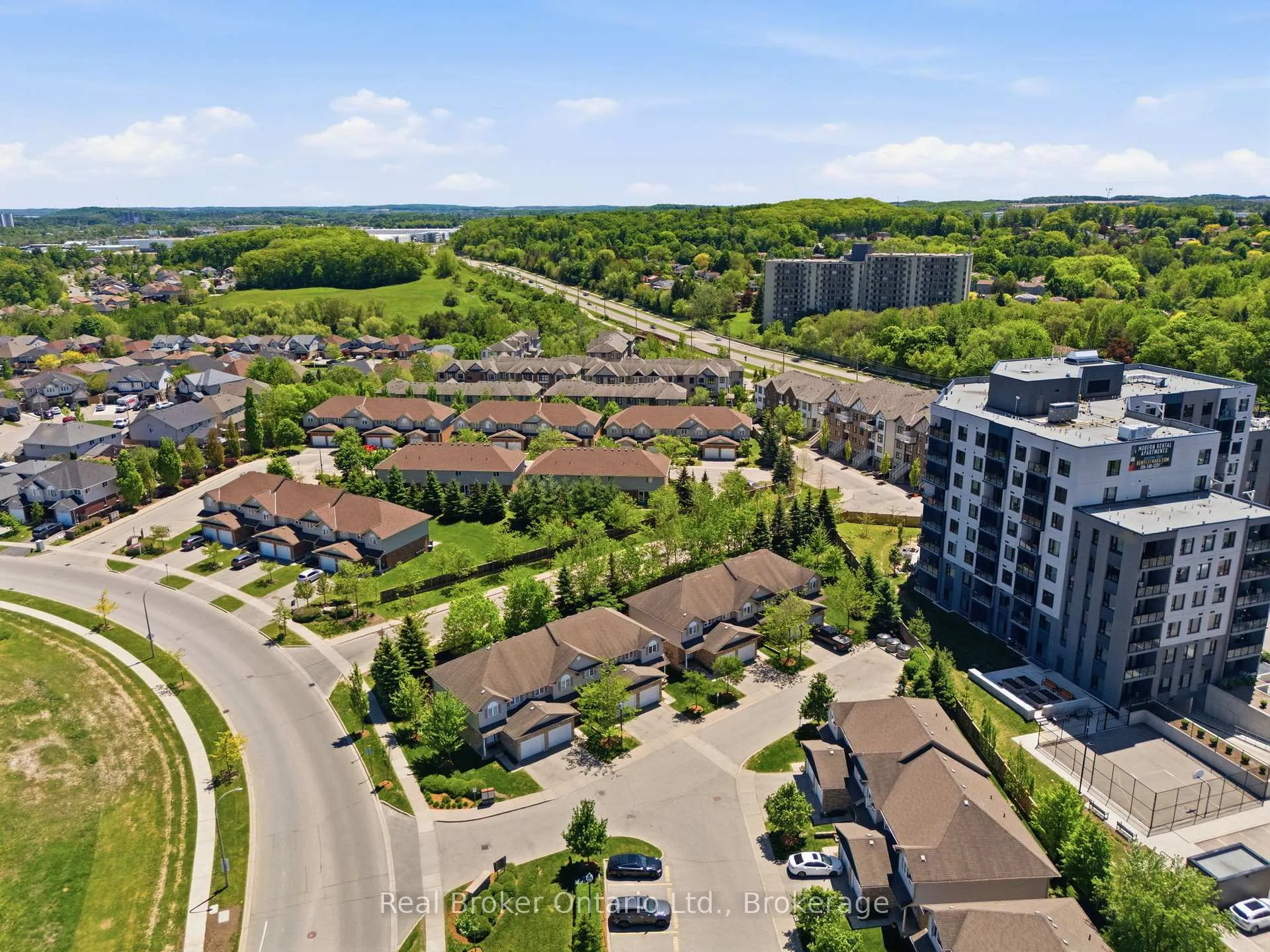 Photo 33 of Unit 19, 10 Fallowfield Drive, Kitchener, Country Hills East — HOMEH