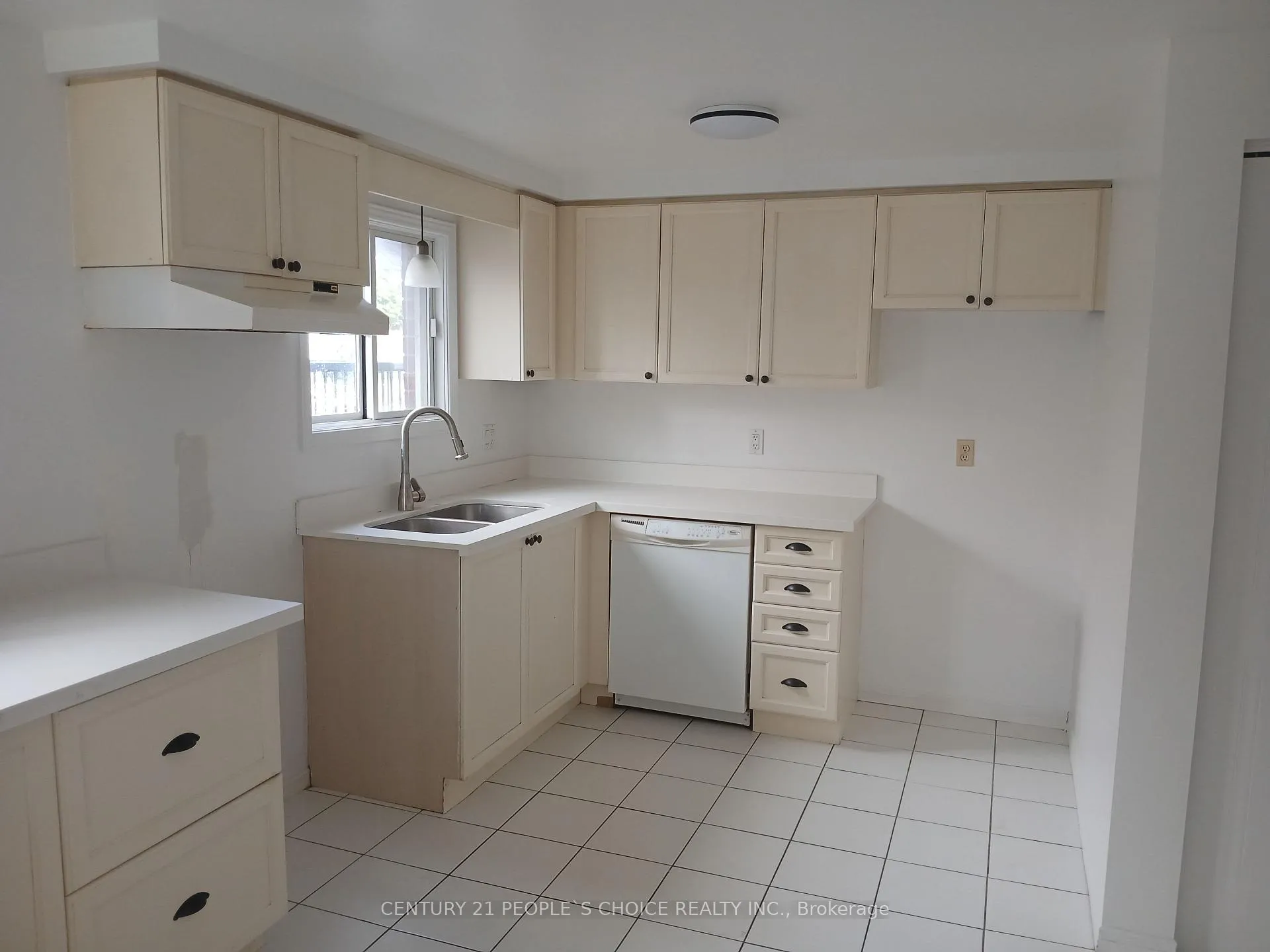 Photo 11 of 31 Moss Place, Guelph, Kortright West — HOMEH
