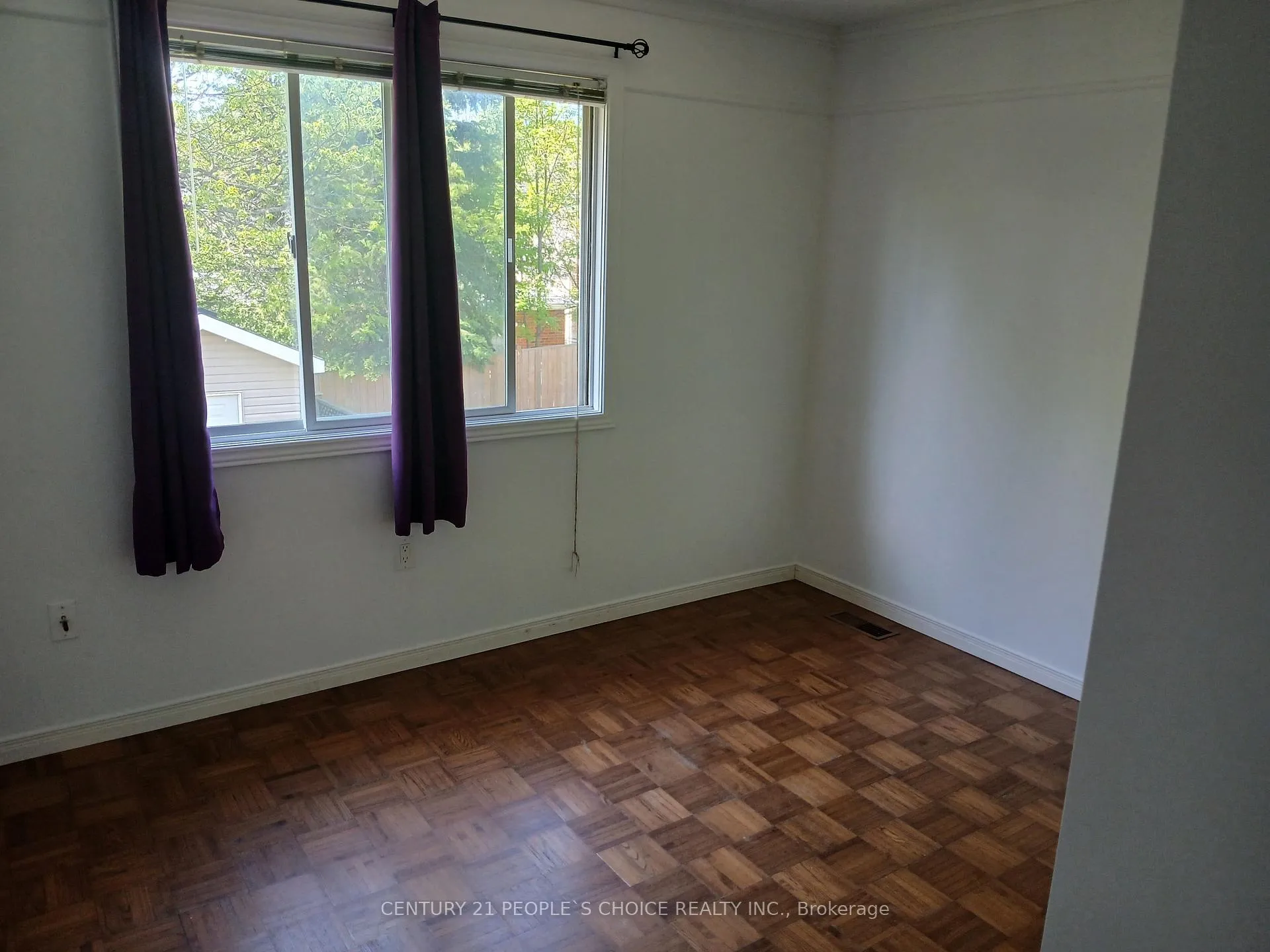 Photo 4 of 31 Moss Place, Guelph, Kortright West — HOMEH
