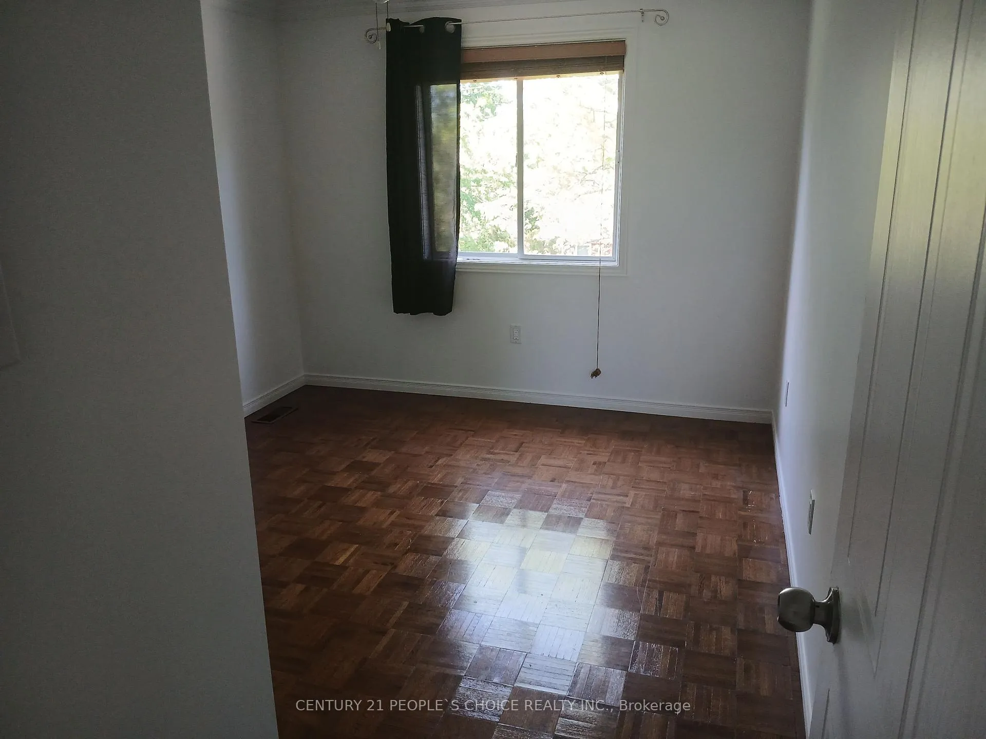 Photo 5 of 31 Moss Place, Guelph, Kortright West — HOMEH