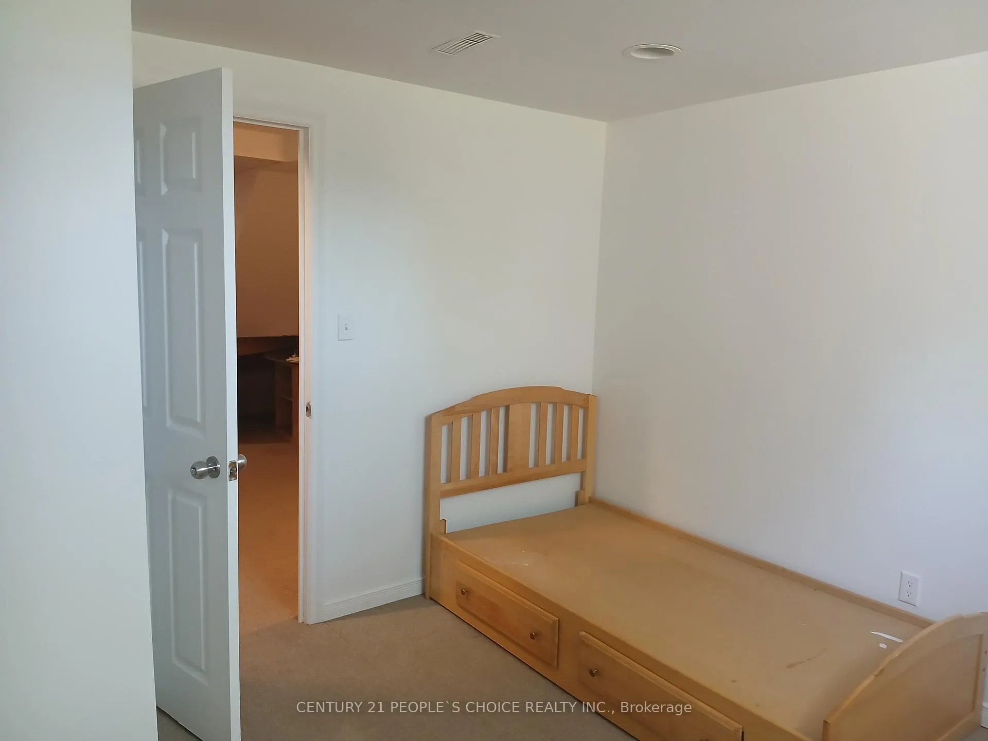 Photo 8 of 31 Moss Place, Guelph, Kortright West — HOMEH
