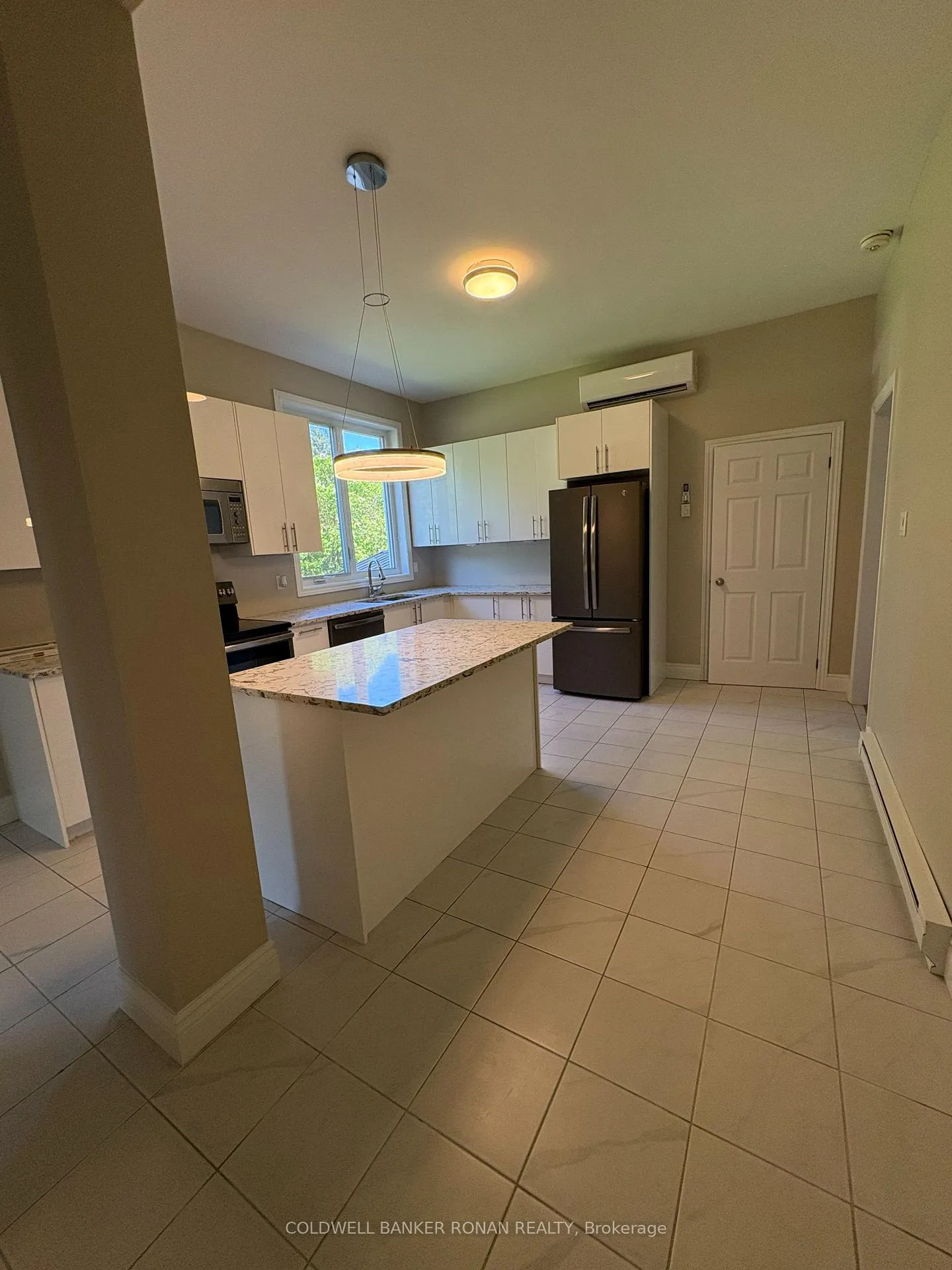 Photo 3 of 1429 Meadow Drive, Ottawa, Greely — HOMEH