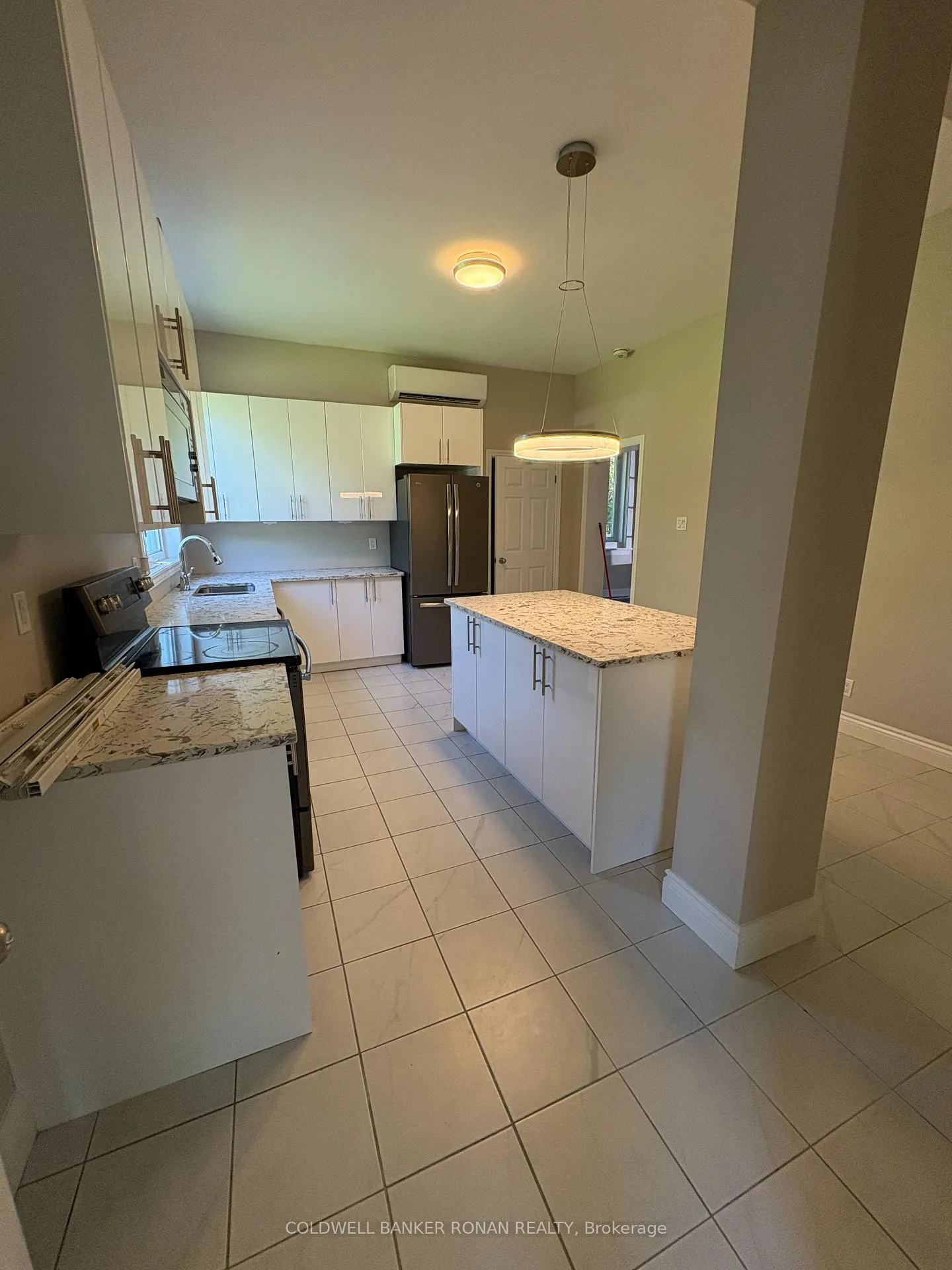 Photo 4 of 1429 Meadow Drive, Ottawa, Greely — HOMEH