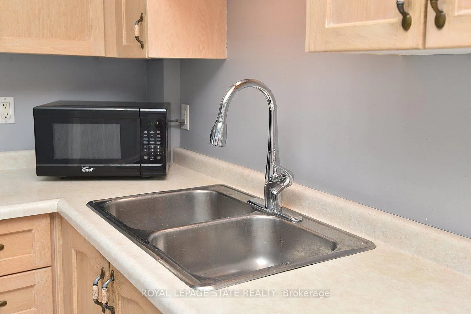 Photo 11 of Unit 6, 29 Sherman Avenue S, Hamilton, Stipley — HOMEH