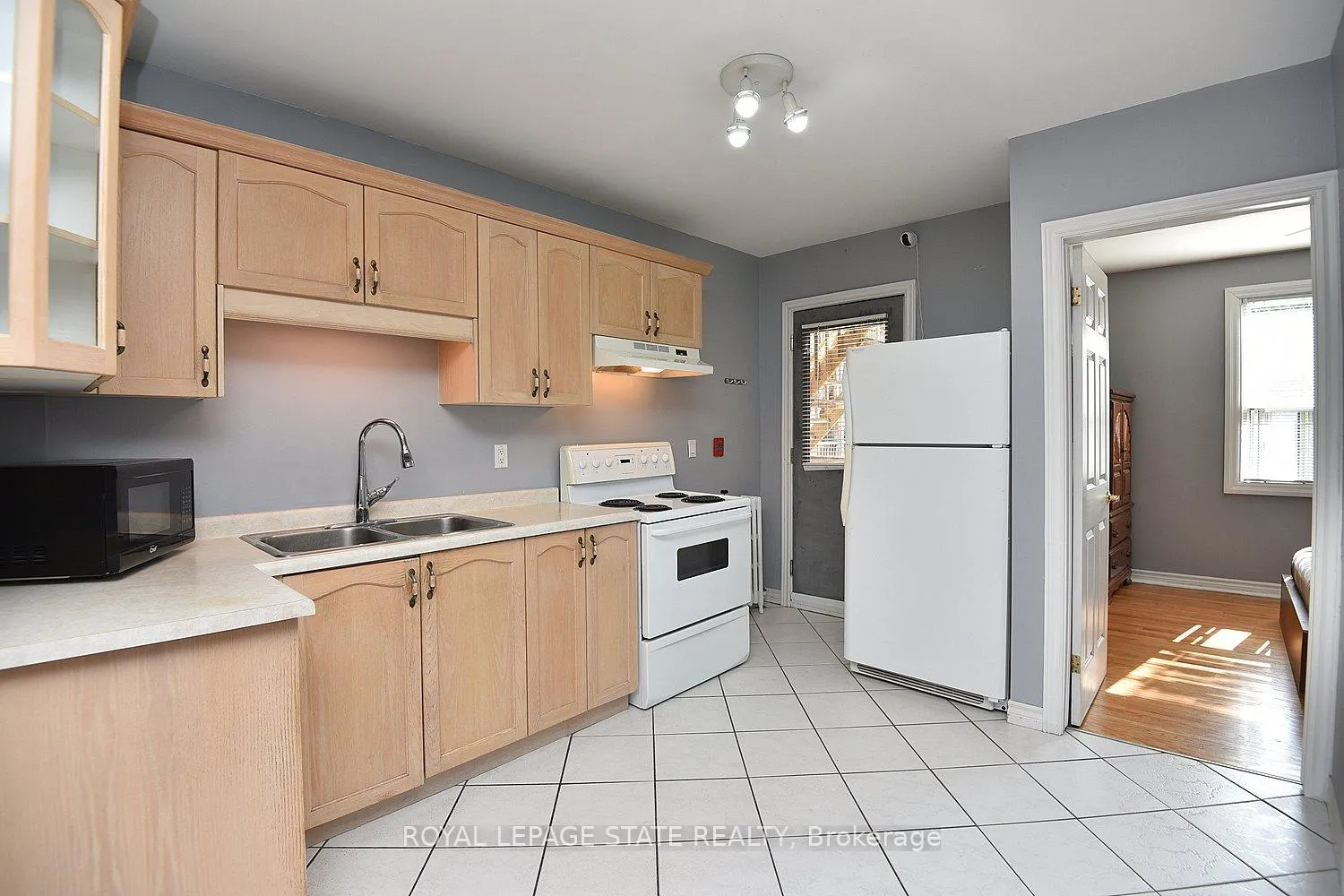 Photo 12 of Unit 6, 29 Sherman Avenue S, Hamilton, Stipley — HOMEH