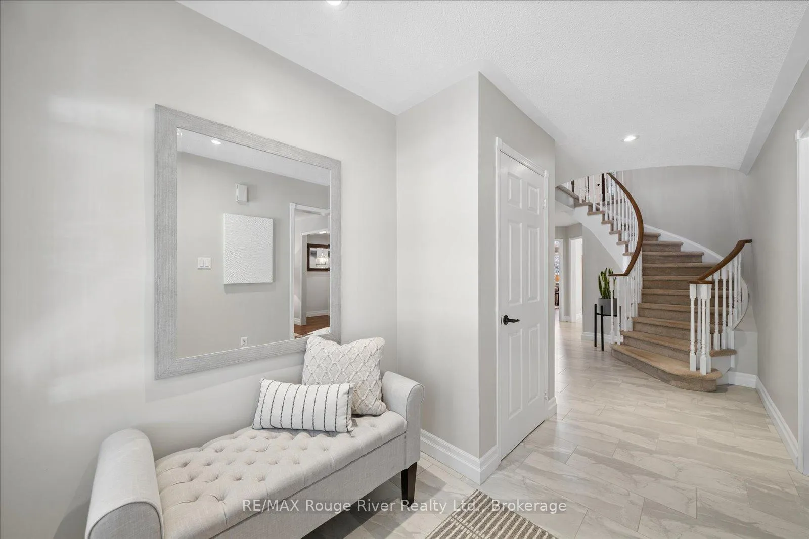 Photo 5 of 28 Watford Street, Whitby, Brooklin — HOMEH