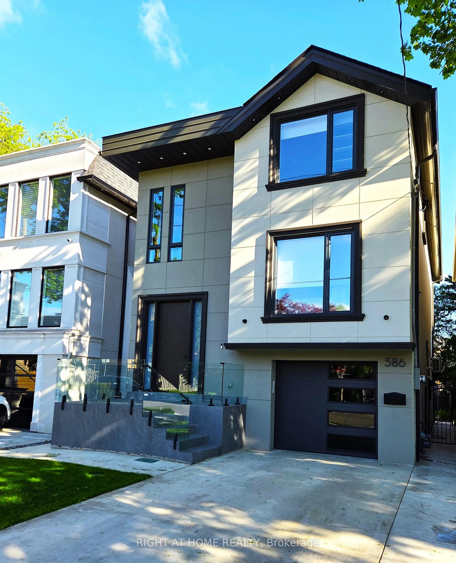 Photo 4 of 586 Broadway Avenue E, Toronto, Leaside — HOMEH