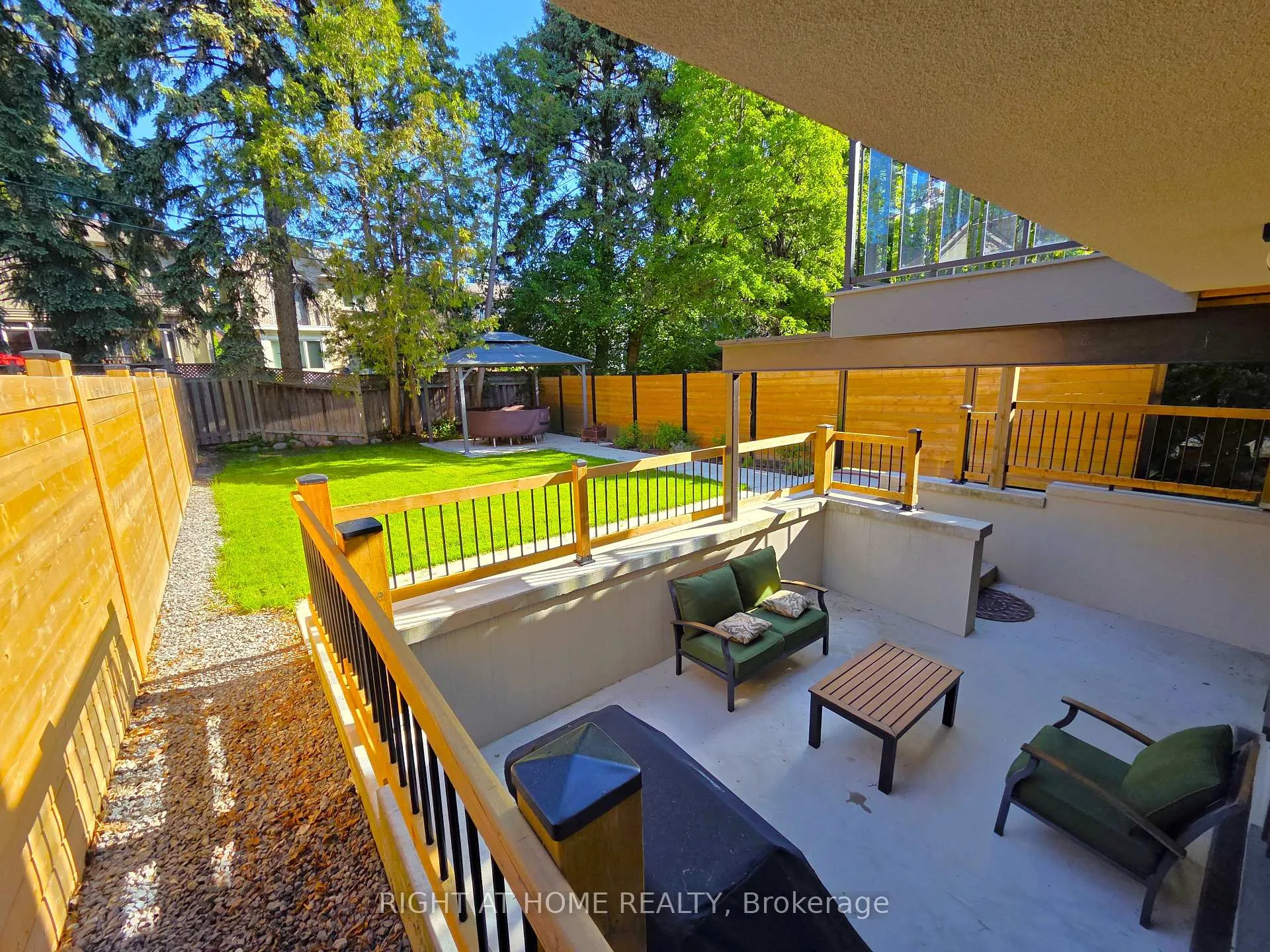 Photo 6 of 586 Broadway Avenue E, Toronto, Leaside — HOMEH