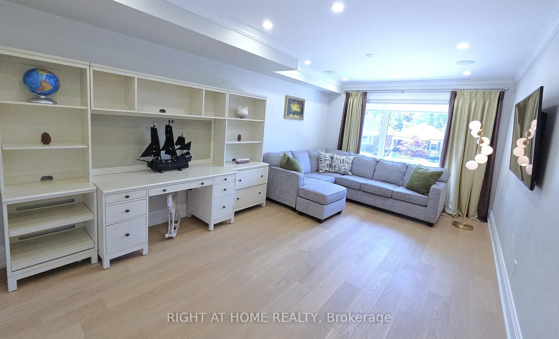 Photo 17 of 586 Broadway Avenue E, Toronto, Leaside — HOMEH