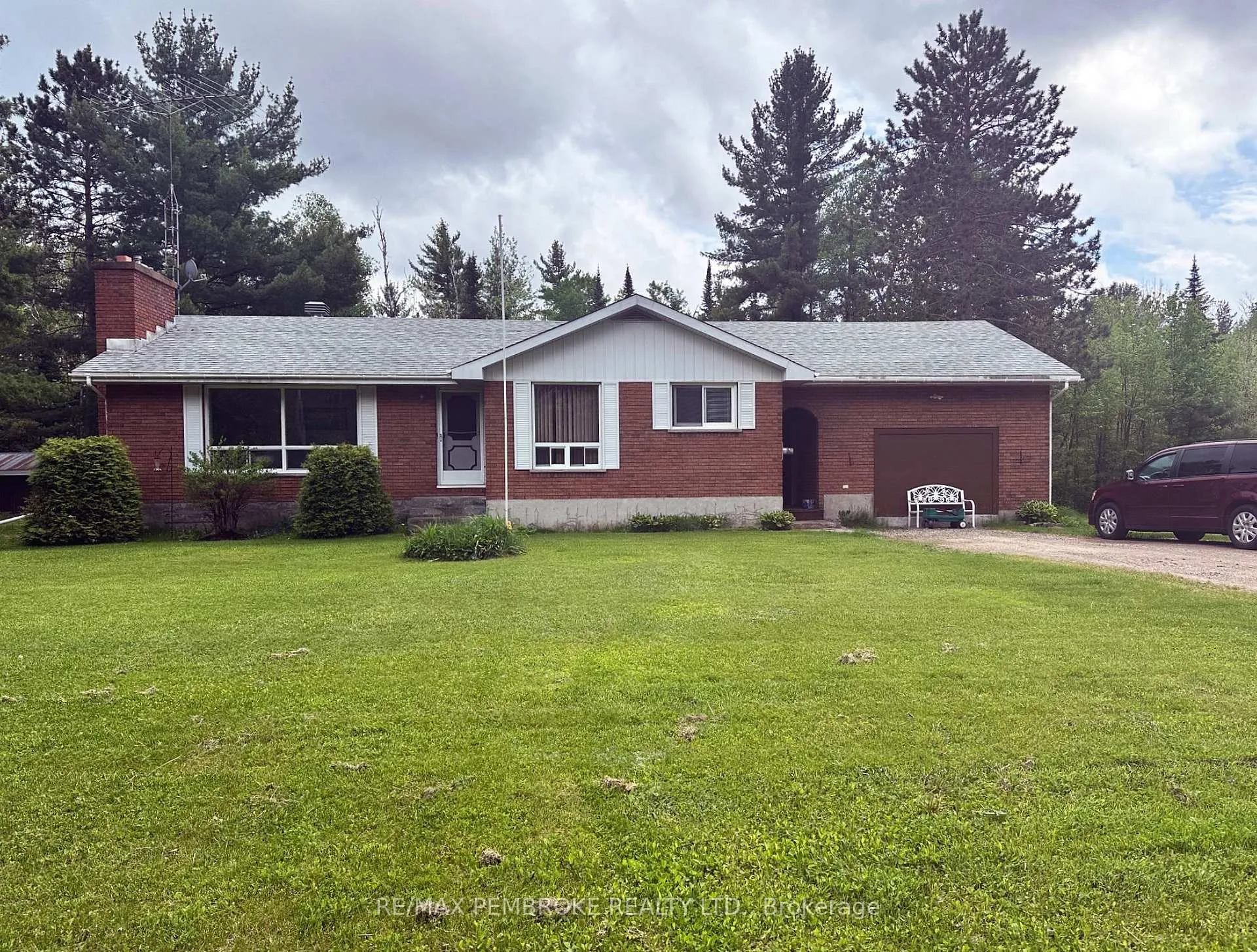 Front of 701 Smaglinski Stoppa Parkway