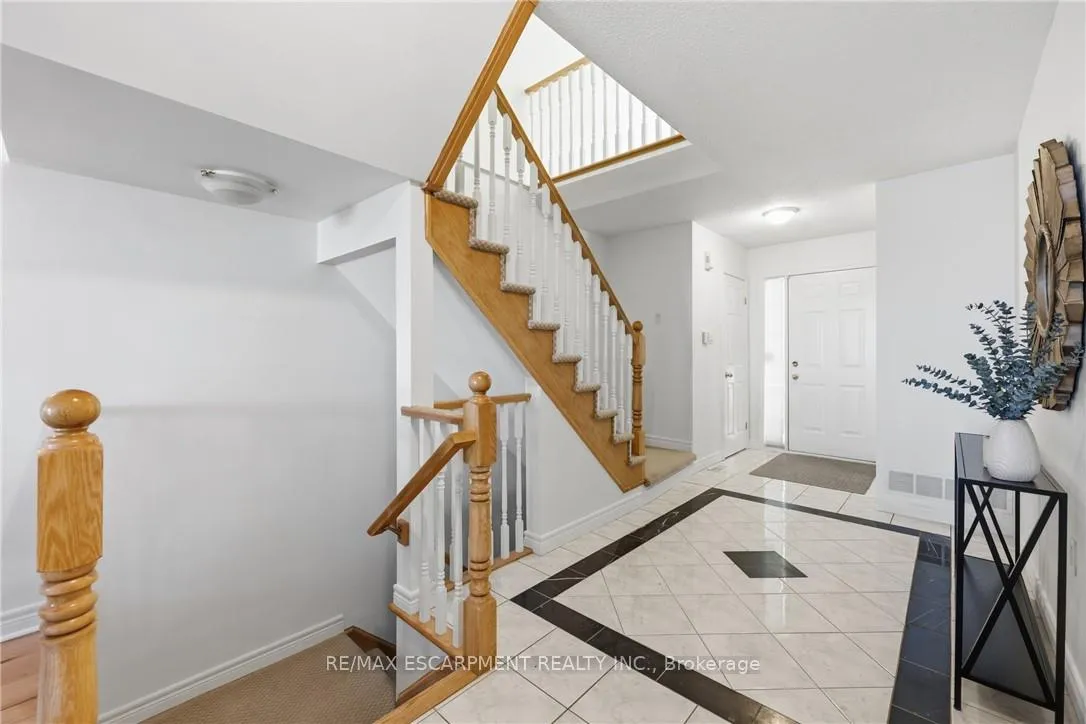 Photo 5 of Unit 6, 85 Edgewater Drive, Hamilton, Lakeshore — HOMEH