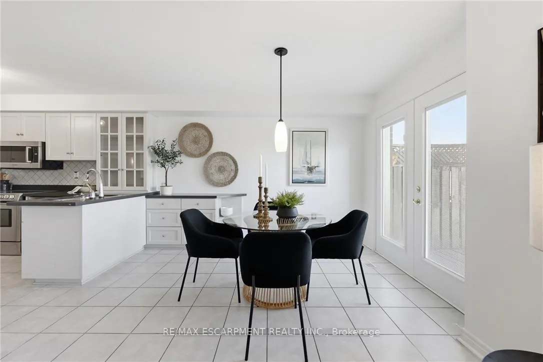Photo 10 of Unit 6, 85 Edgewater Drive, Hamilton, Lakeshore — HOMEH