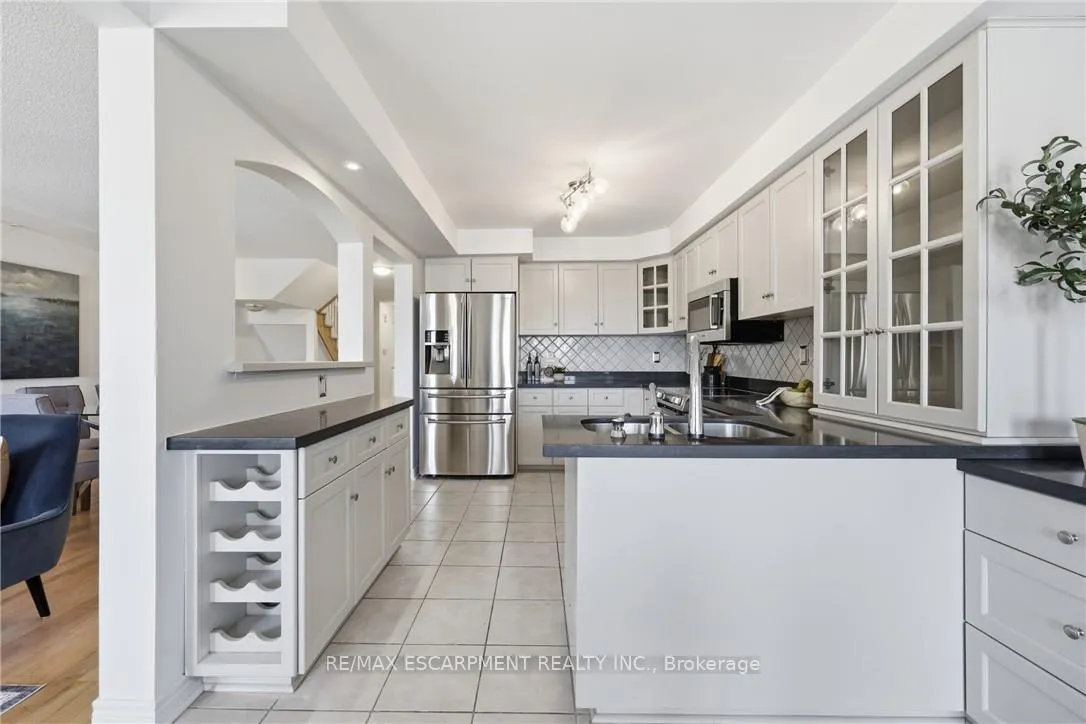 Photo 13 of Unit 6, 85 Edgewater Drive, Hamilton, Lakeshore — HOMEH