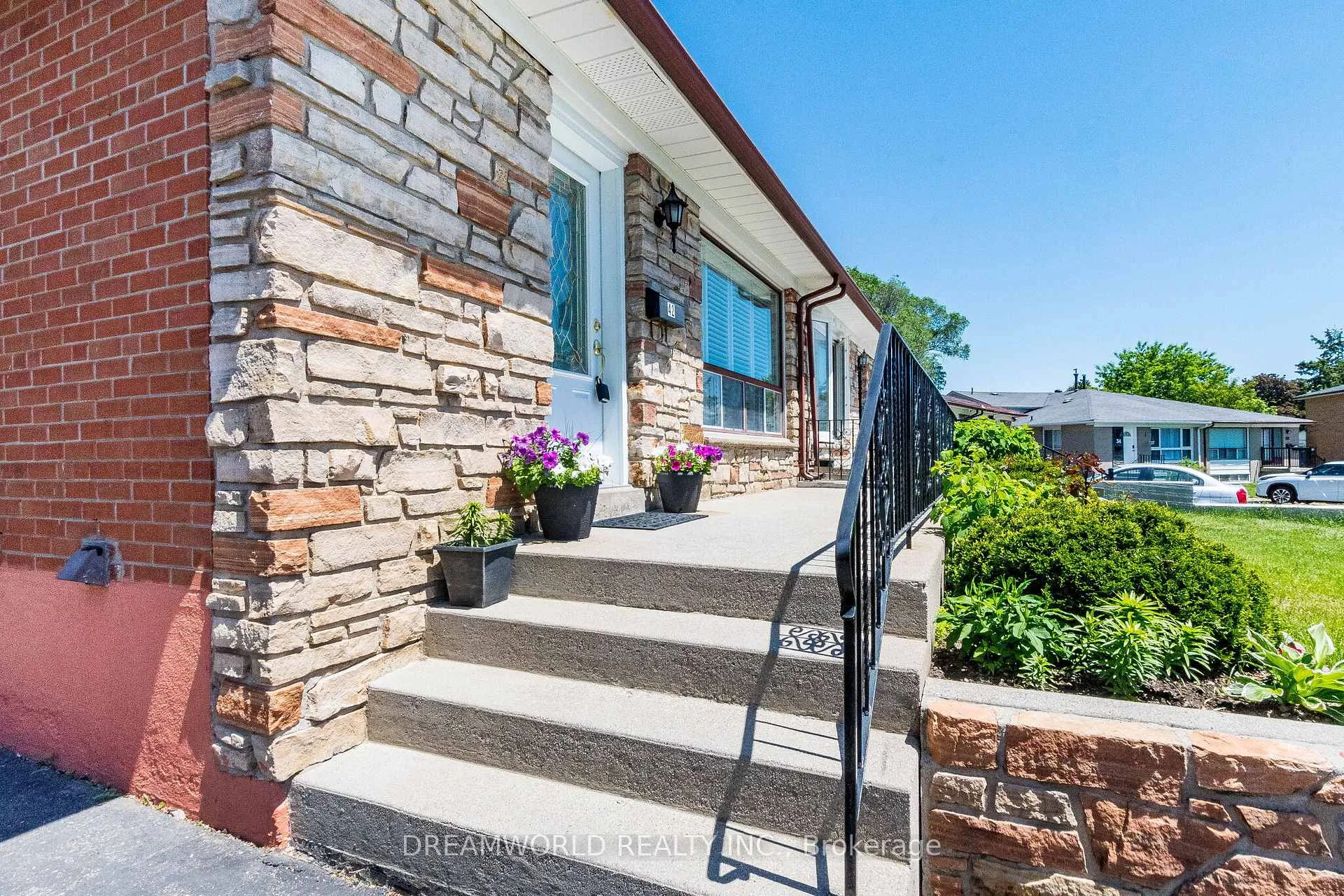 Photo 4 of 42 Northwood Drive, Brampton, Northwood Park — HOMEH