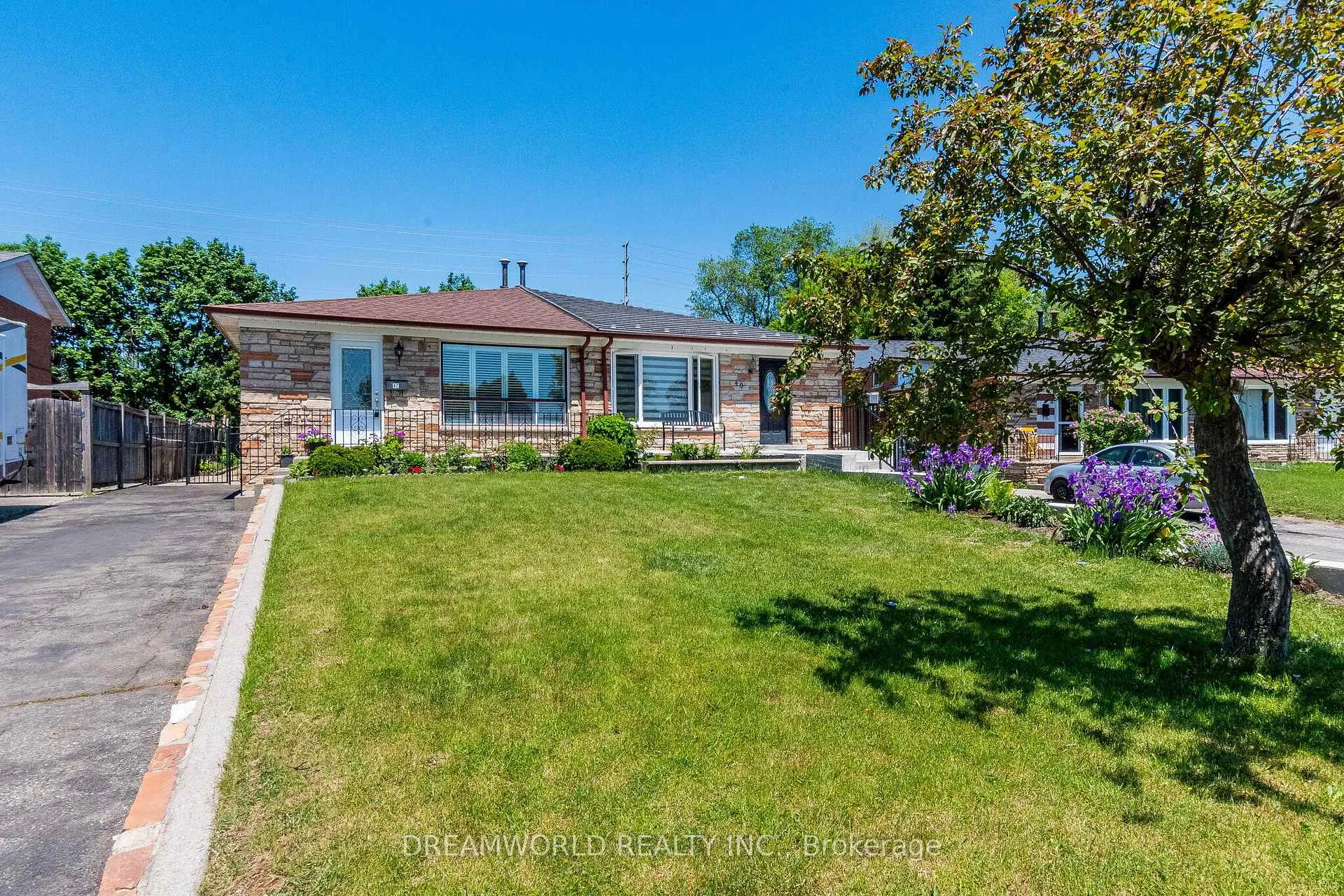 Photo 5 of 42 Northwood Drive, Brampton, Northwood Park — HOMEH