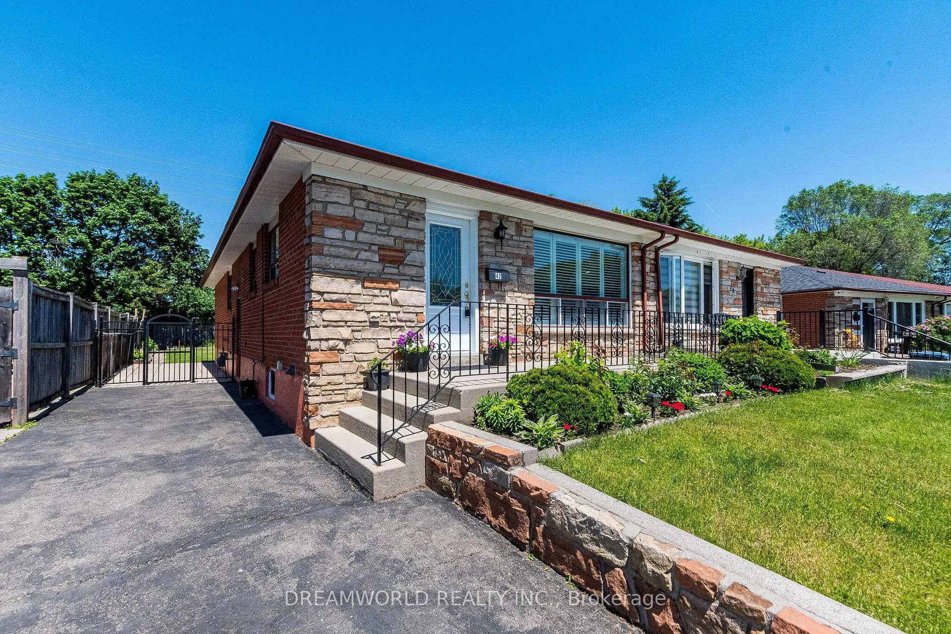 Photo 6 of 42 Northwood Drive, Brampton, Northwood Park — HOMEH