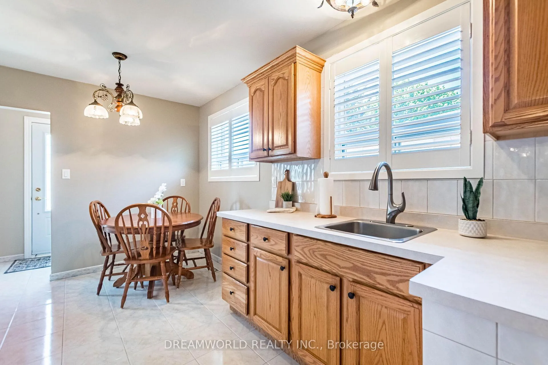 Photo 14 of 42 Northwood Drive, Brampton, Northwood Park — HOMEH