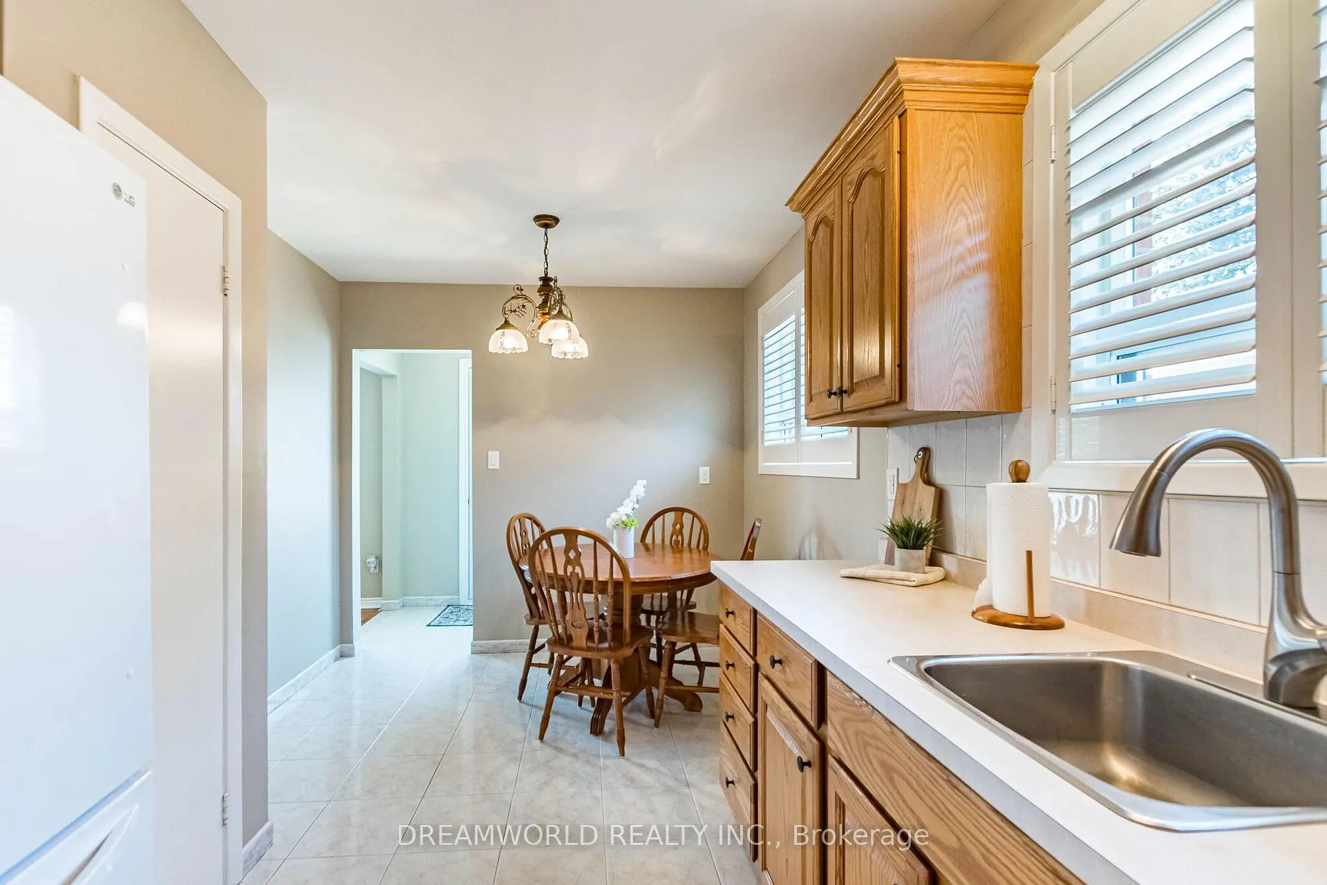 Photo 15 of 42 Northwood Drive, Brampton, Northwood Park — HOMEH