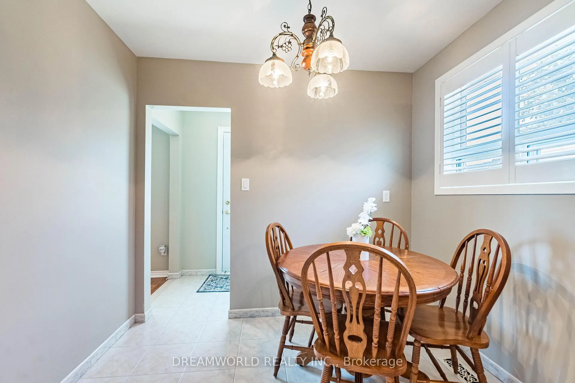 Photo 16 of 42 Northwood Drive, Brampton, Northwood Park — HOMEH