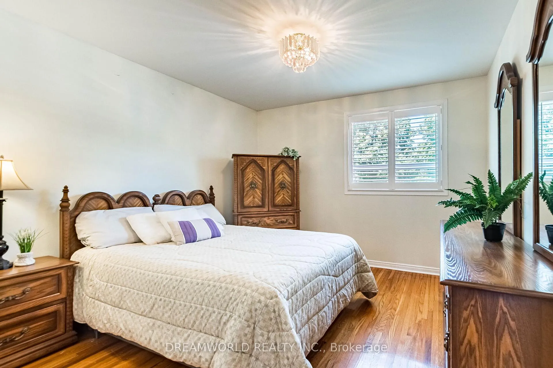 Photo 17 of 42 Northwood Drive, Brampton, Northwood Park — HOMEH