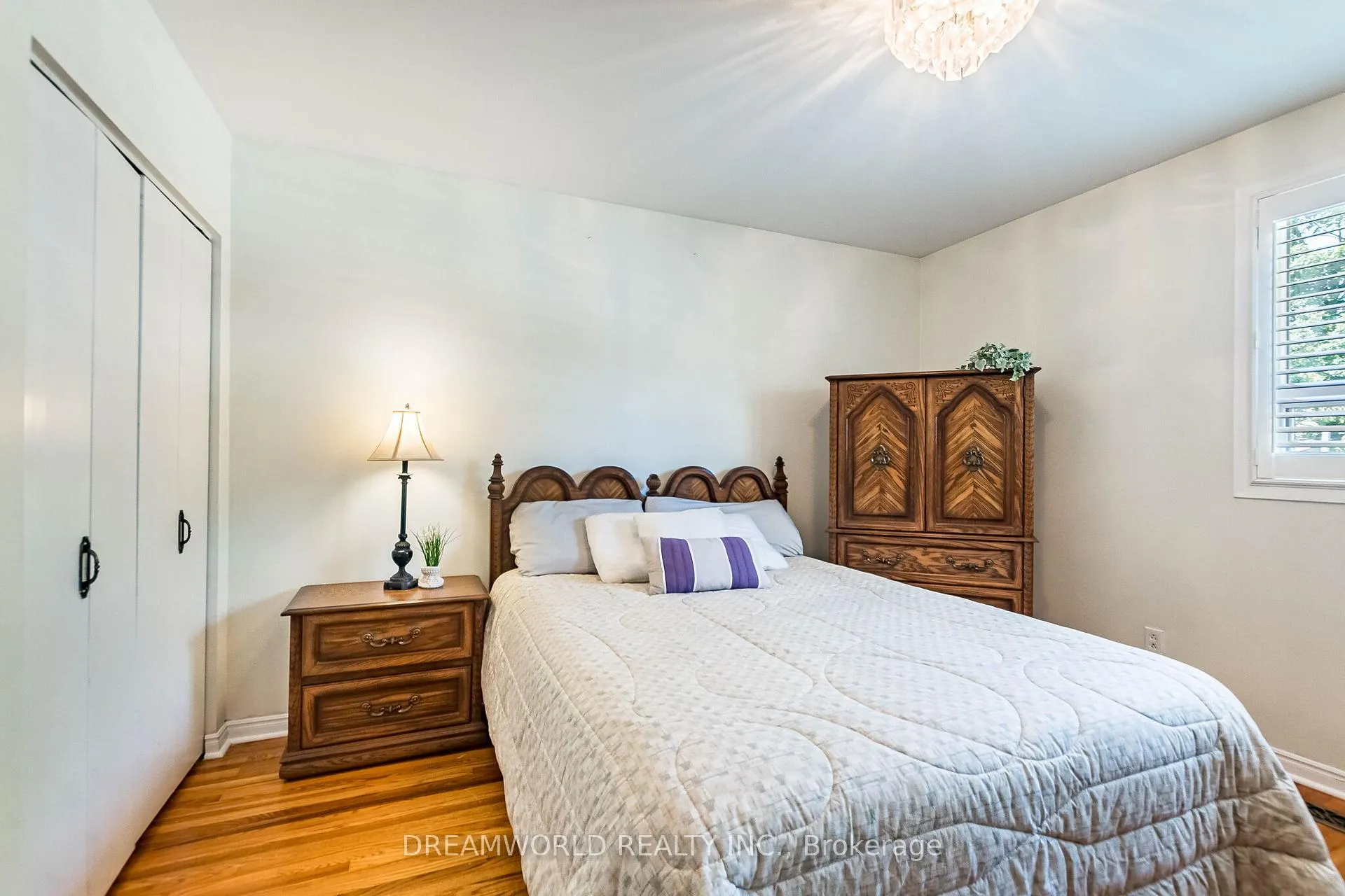Photo 18 of 42 Northwood Drive, Brampton, Northwood Park — HOMEH