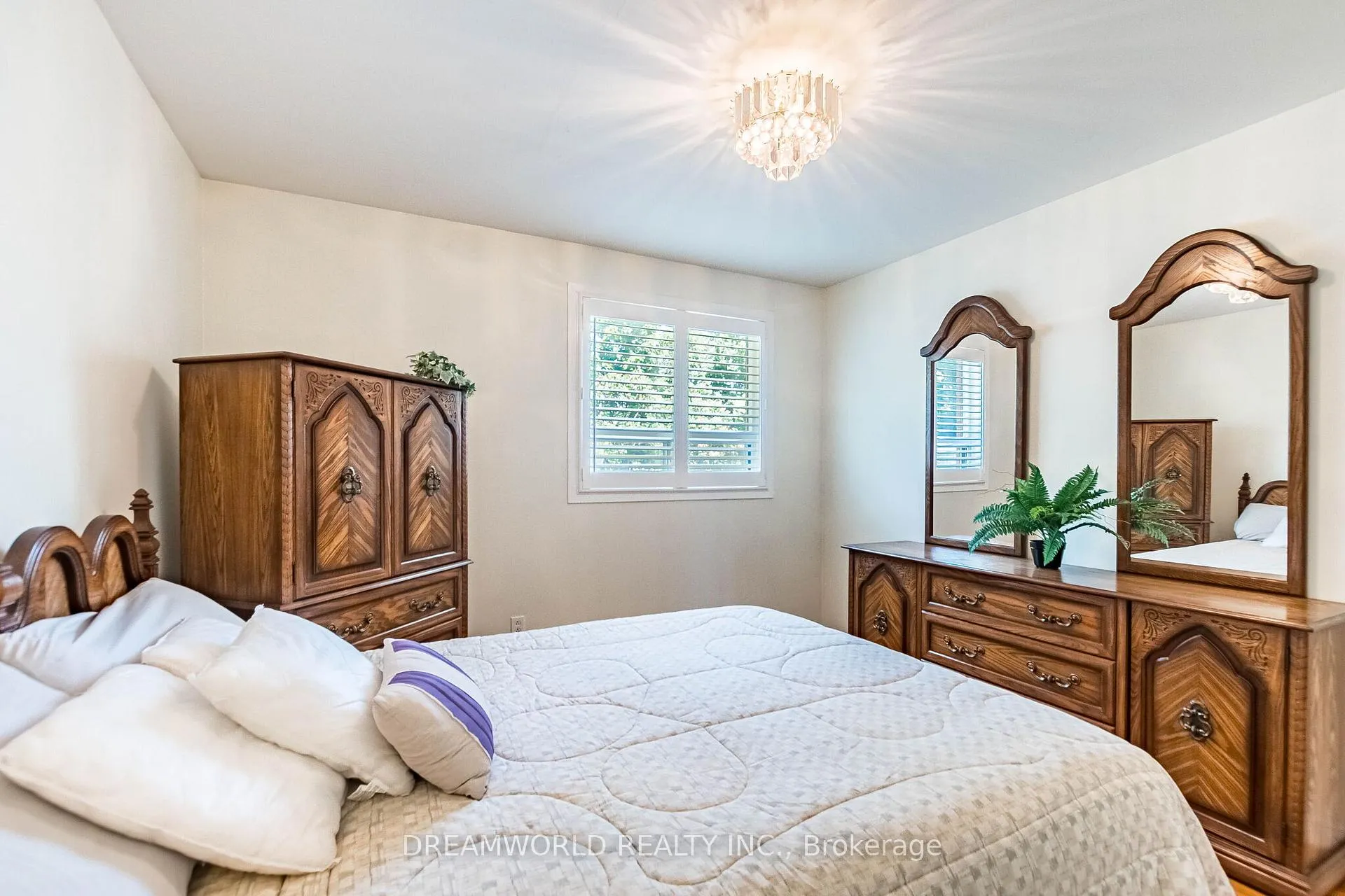 Photo 19 of 42 Northwood Drive, Brampton, Northwood Park — HOMEH