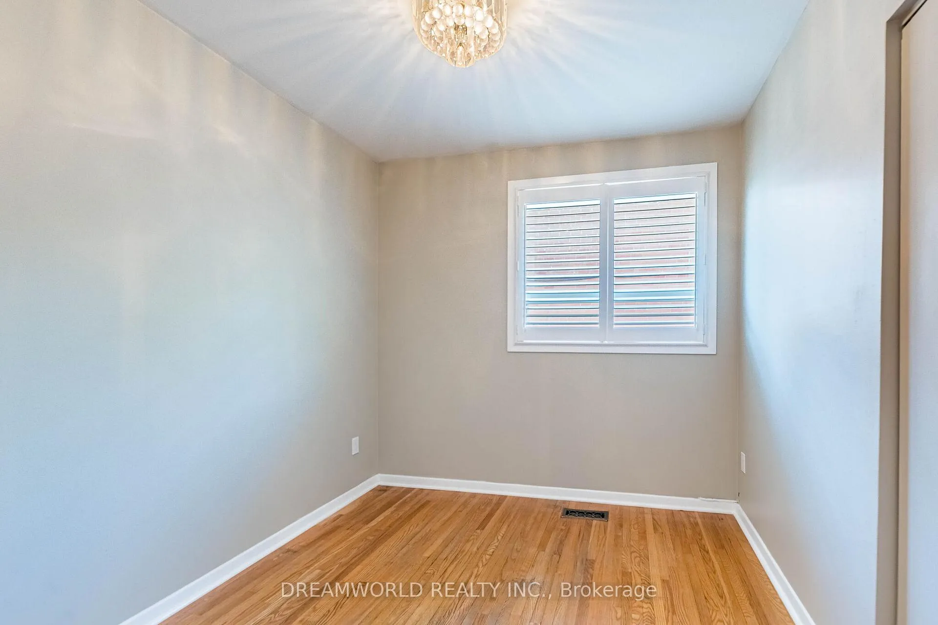 Photo 24 of 42 Northwood Drive, Brampton, Northwood Park — HOMEH
