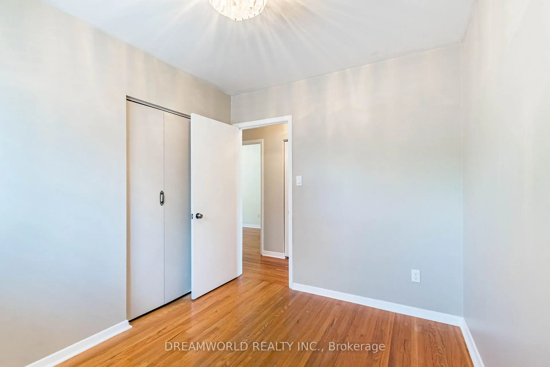 Photo 25 of 42 Northwood Drive, Brampton, Northwood Park — HOMEH