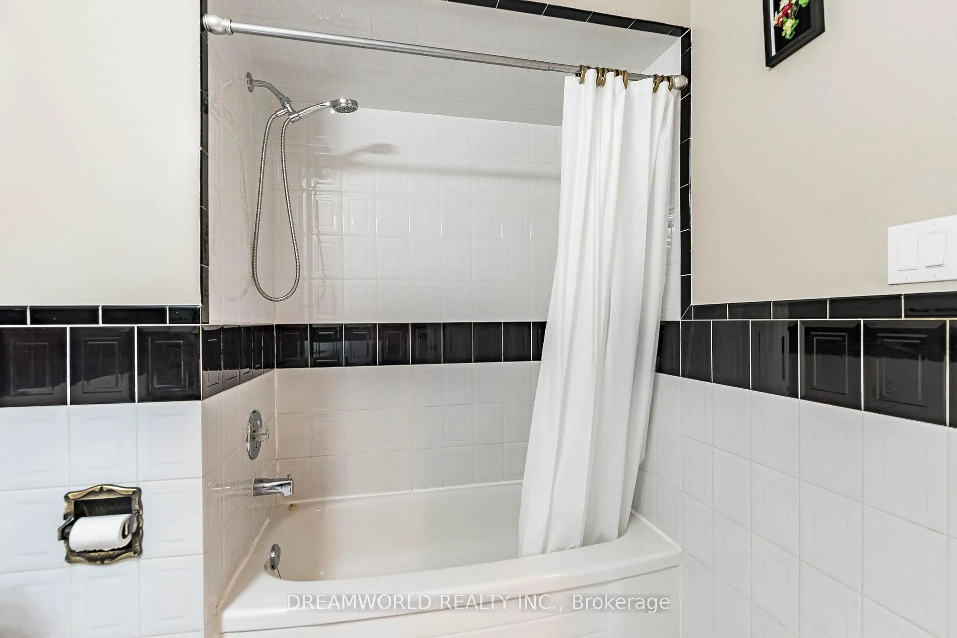 Photo 27 of 42 Northwood Drive, Brampton, Northwood Park — HOMEH