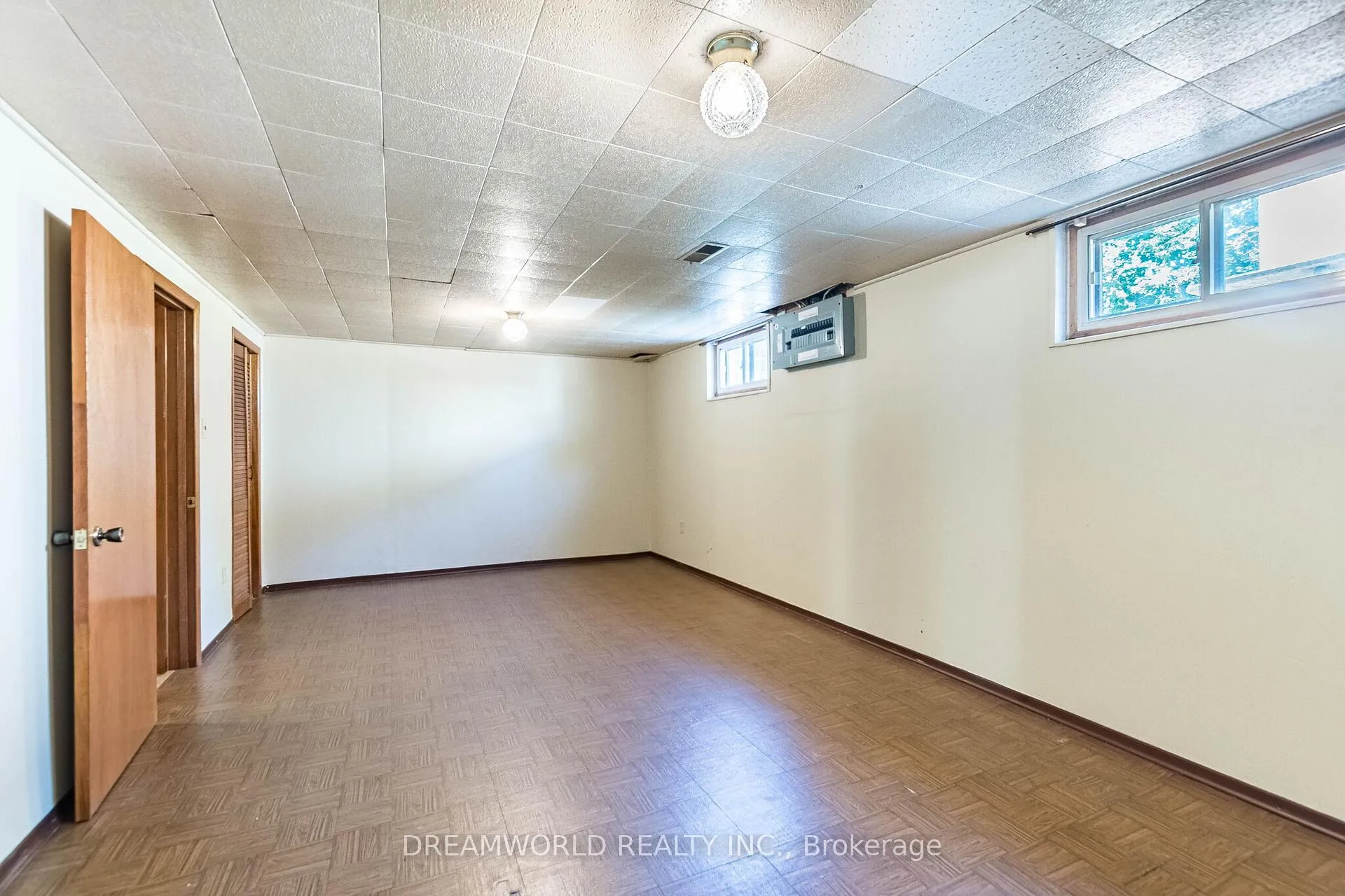 Photo 38 of 42 Northwood Drive, Brampton, Northwood Park — HOMEH