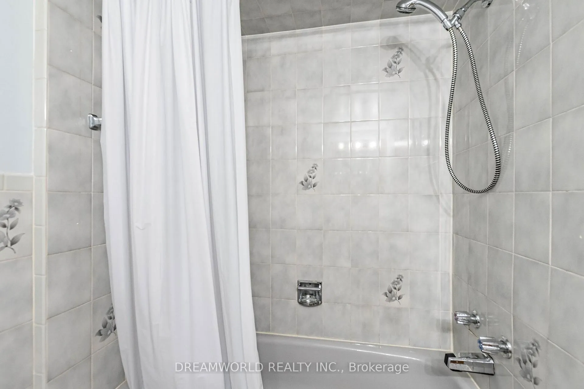 Photo 40 of 42 Northwood Drive, Brampton, Northwood Park — HOMEH