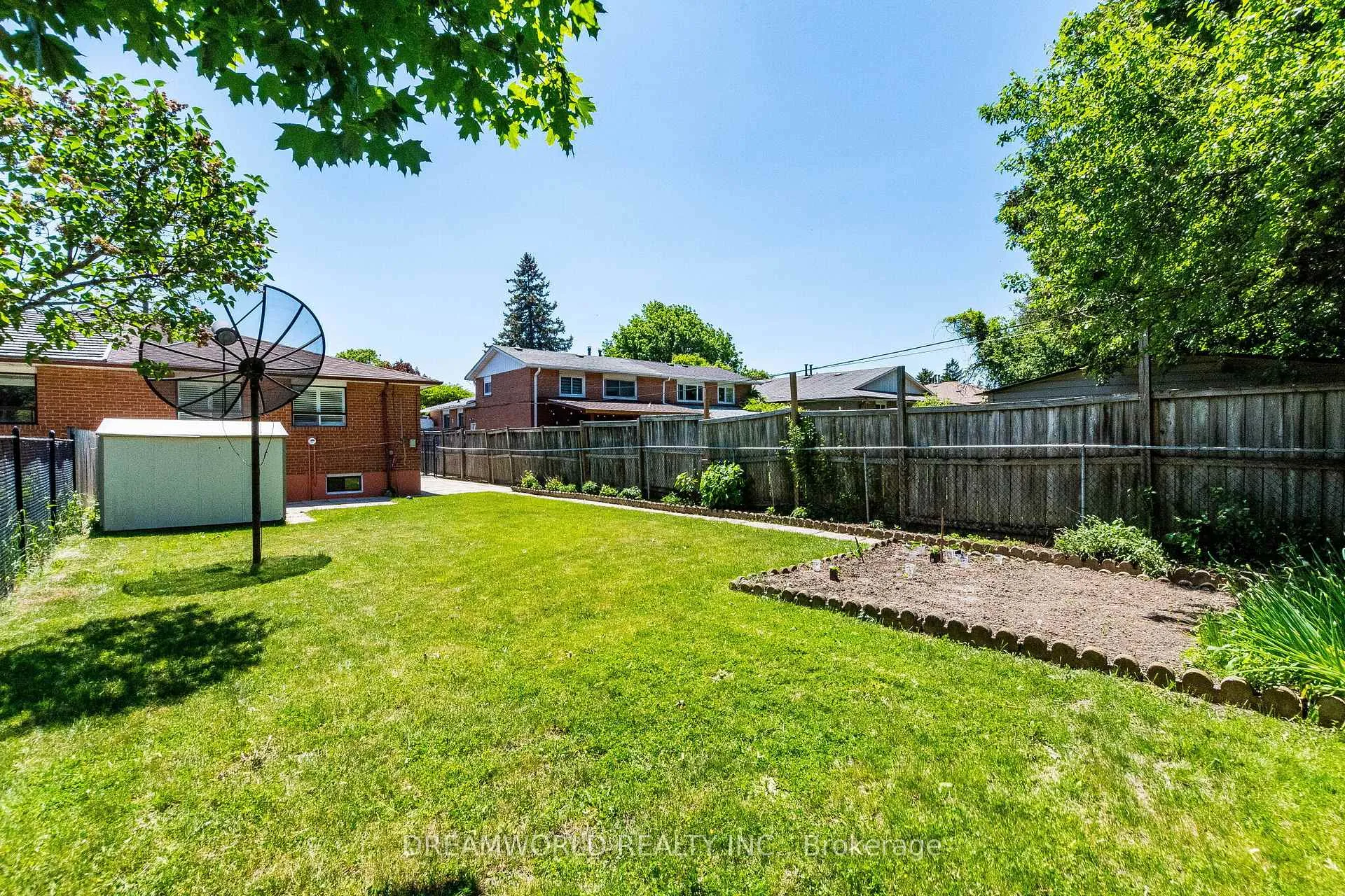 Photo 45 of 42 Northwood Drive, Brampton, Northwood Park — HOMEH
