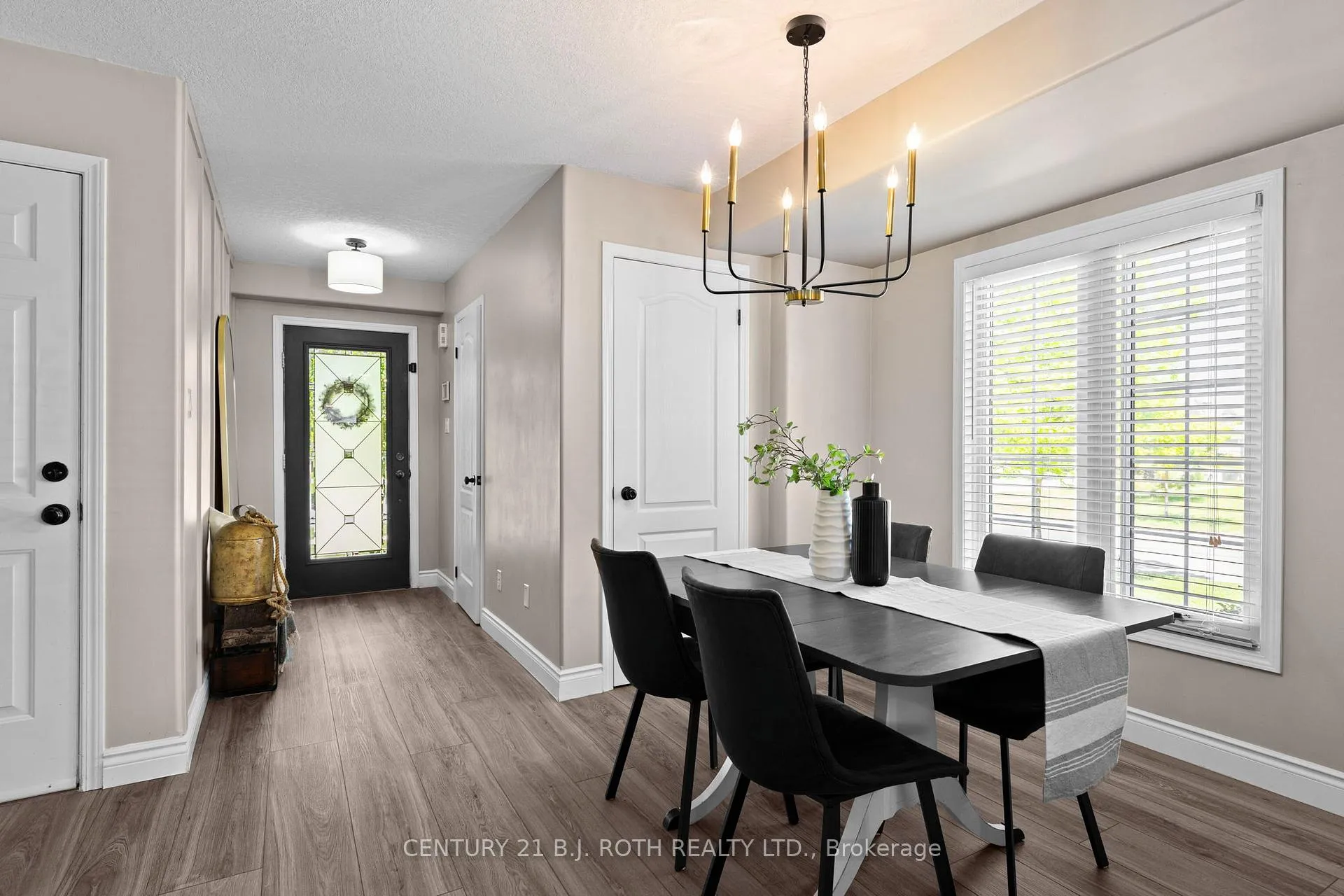 Photo 3 of 1 Ruthven Crescent, New Tecumseth, Alliston — HOMEH