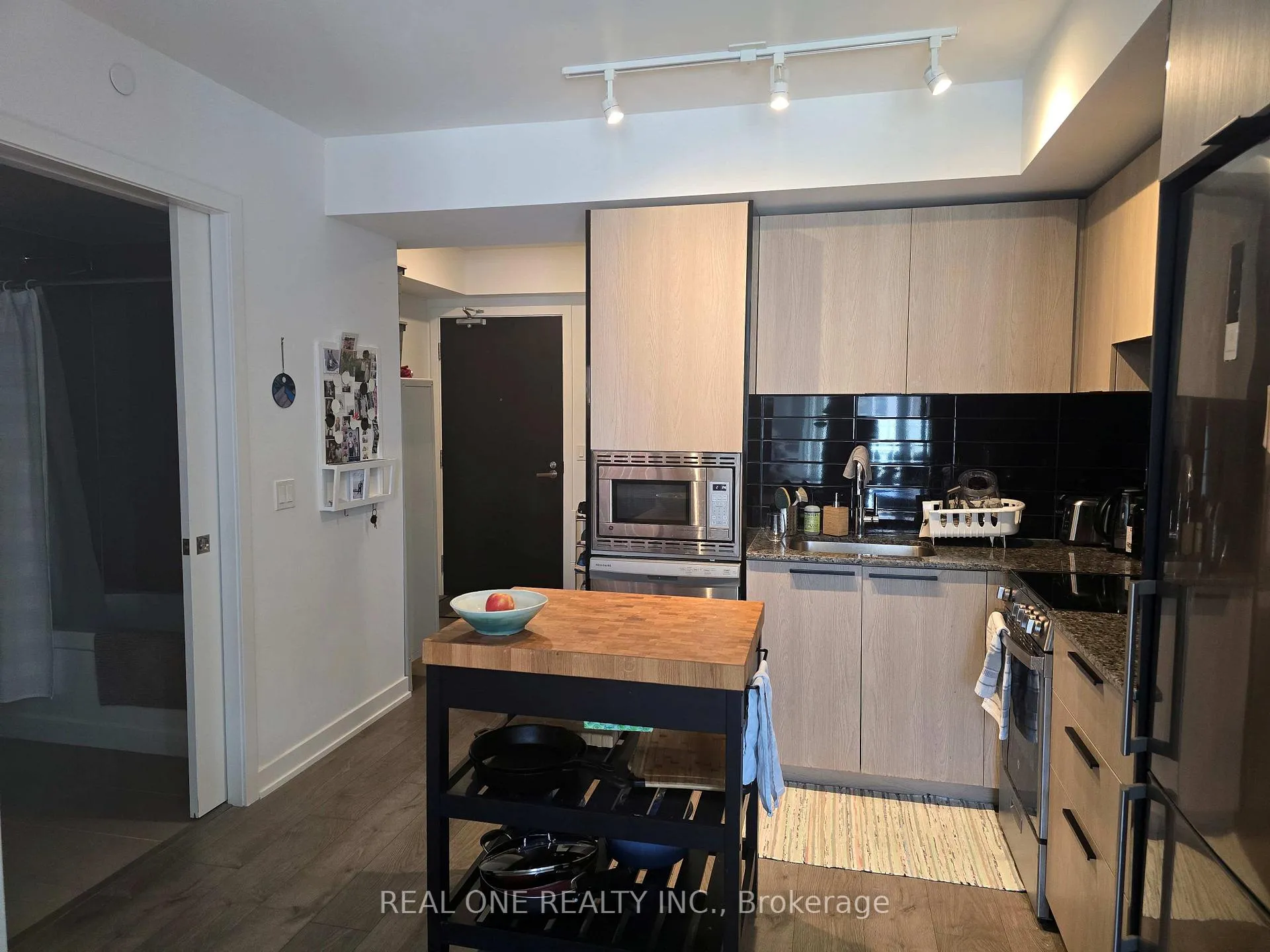 Photo 5 of Unit 1109, 501 Yonge Street, Toronto, Church-Yonge Corridor — HOMEH