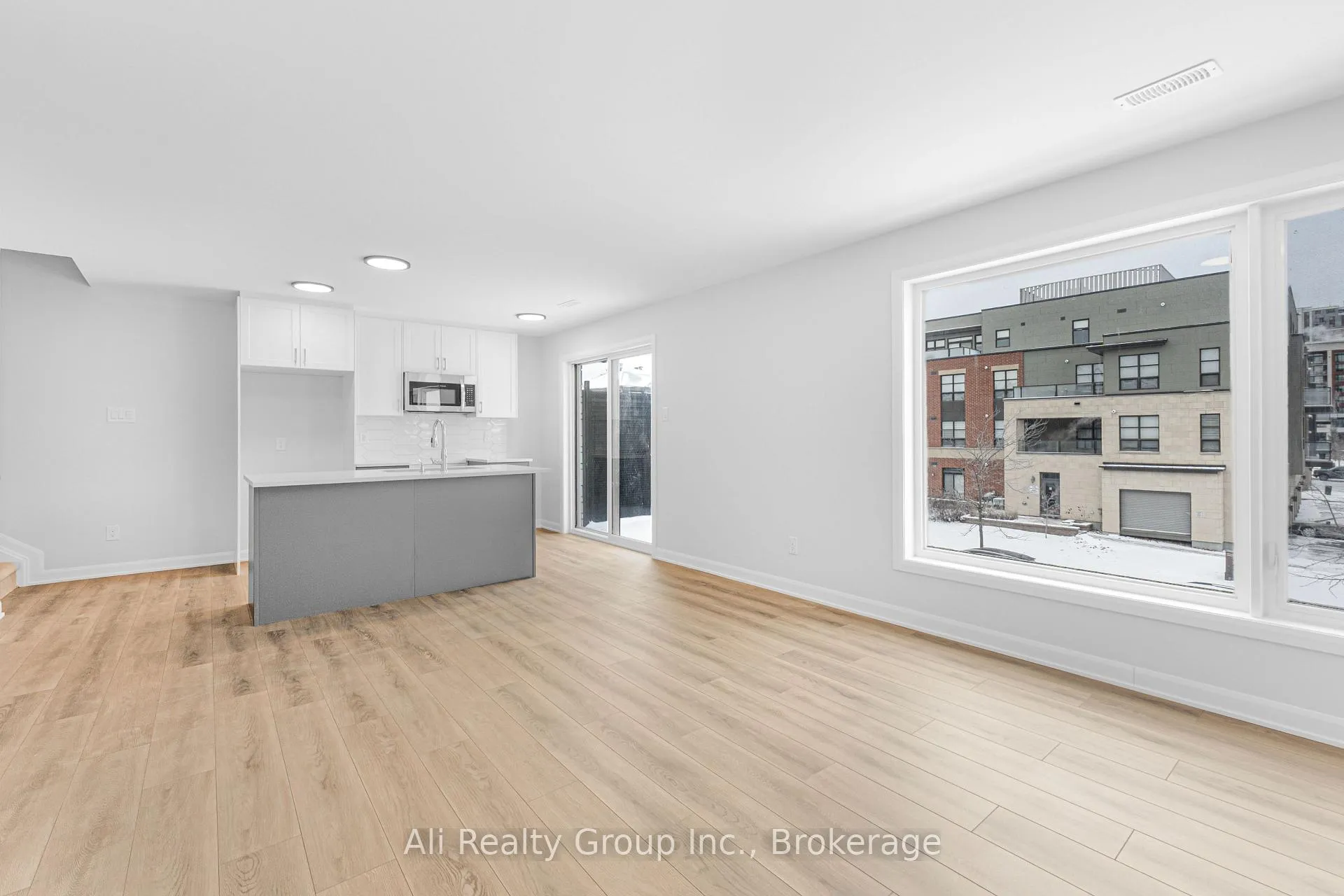 Photo 4 of Unit 10, 301 Glenroy Gilbert Drive, Ottawa, Barrhaven - Strandherd — HOMEH